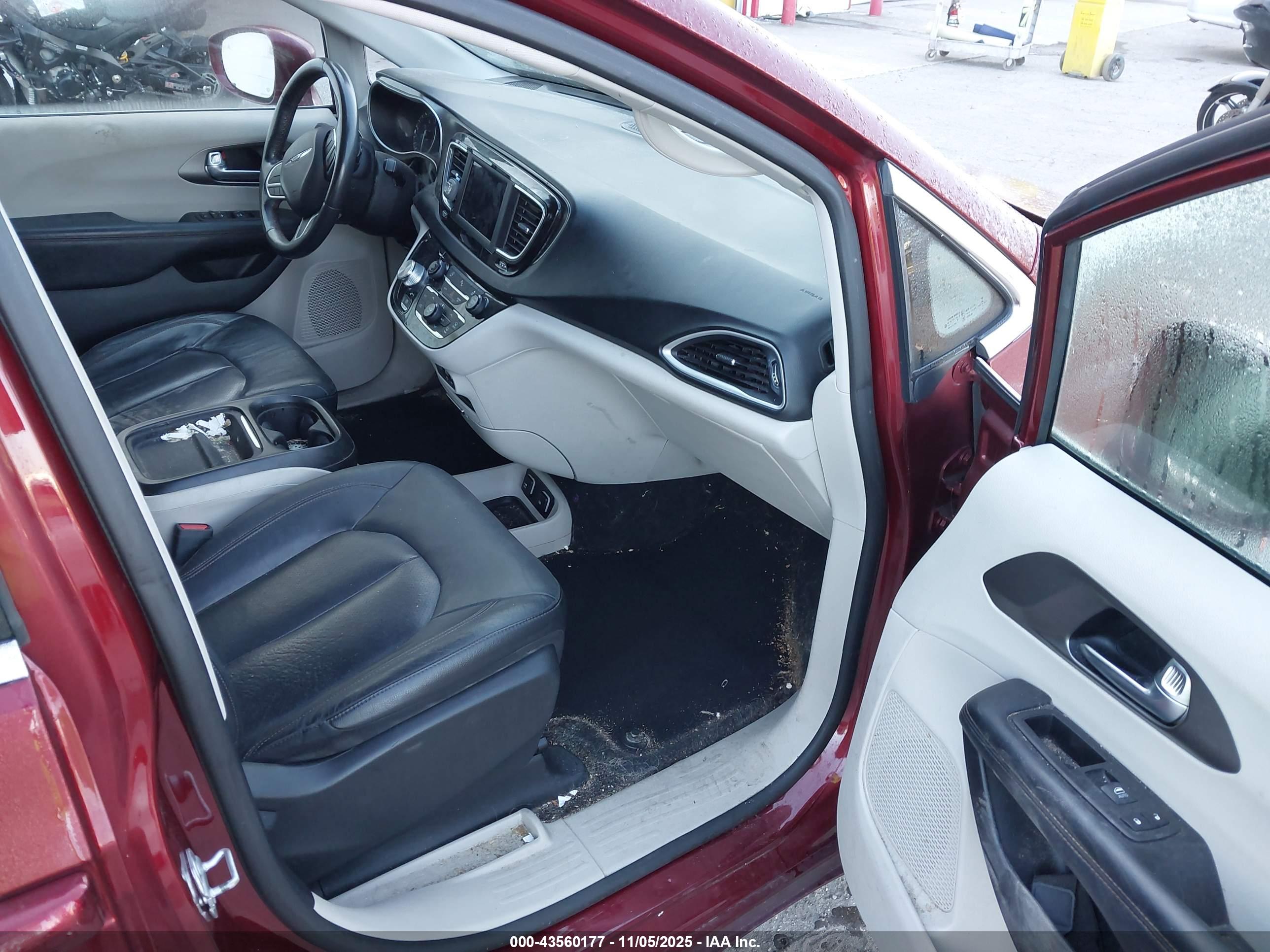 CHRYSLER PACIFICA image 5