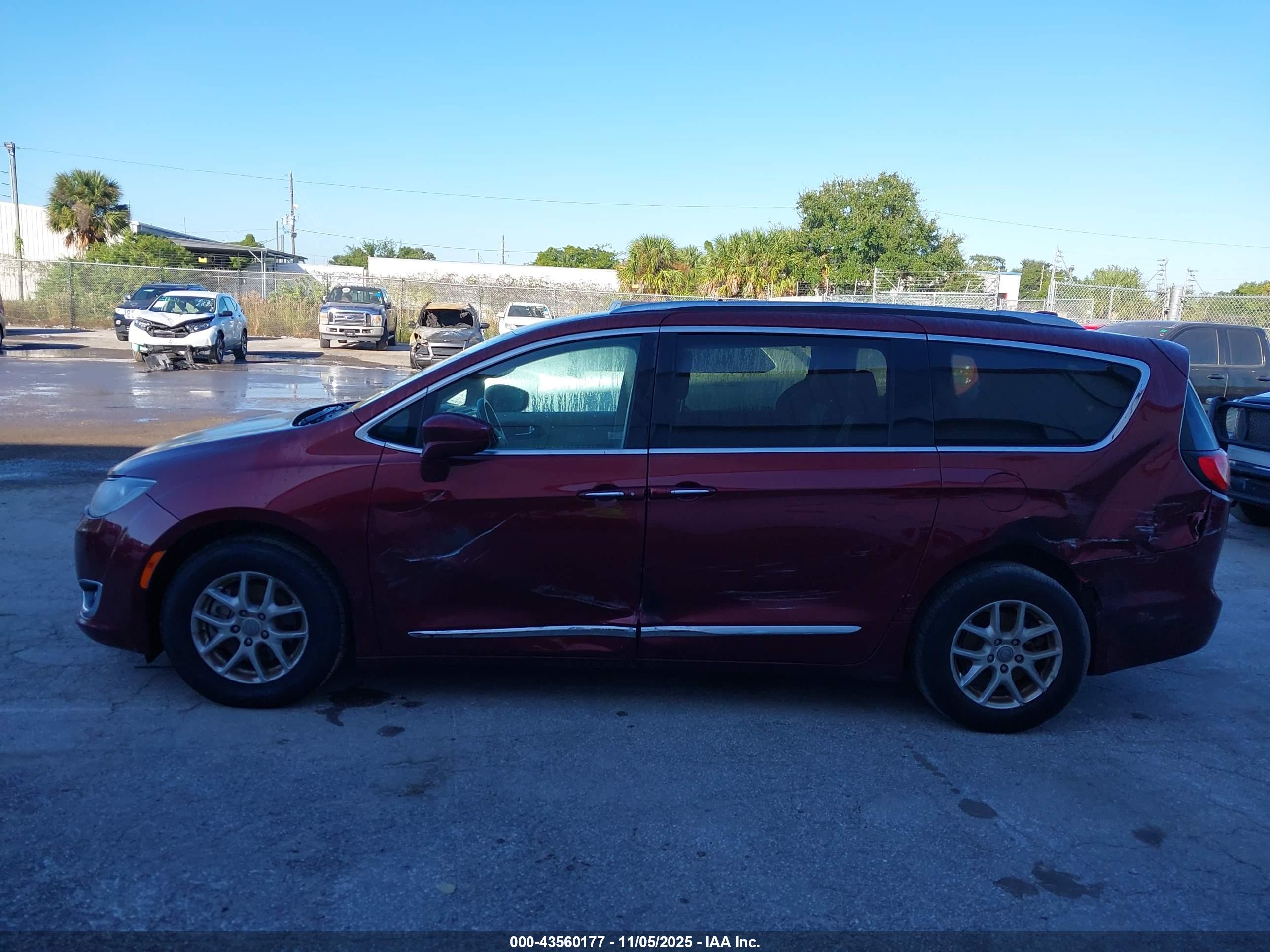 CHRYSLER PACIFICA image 6