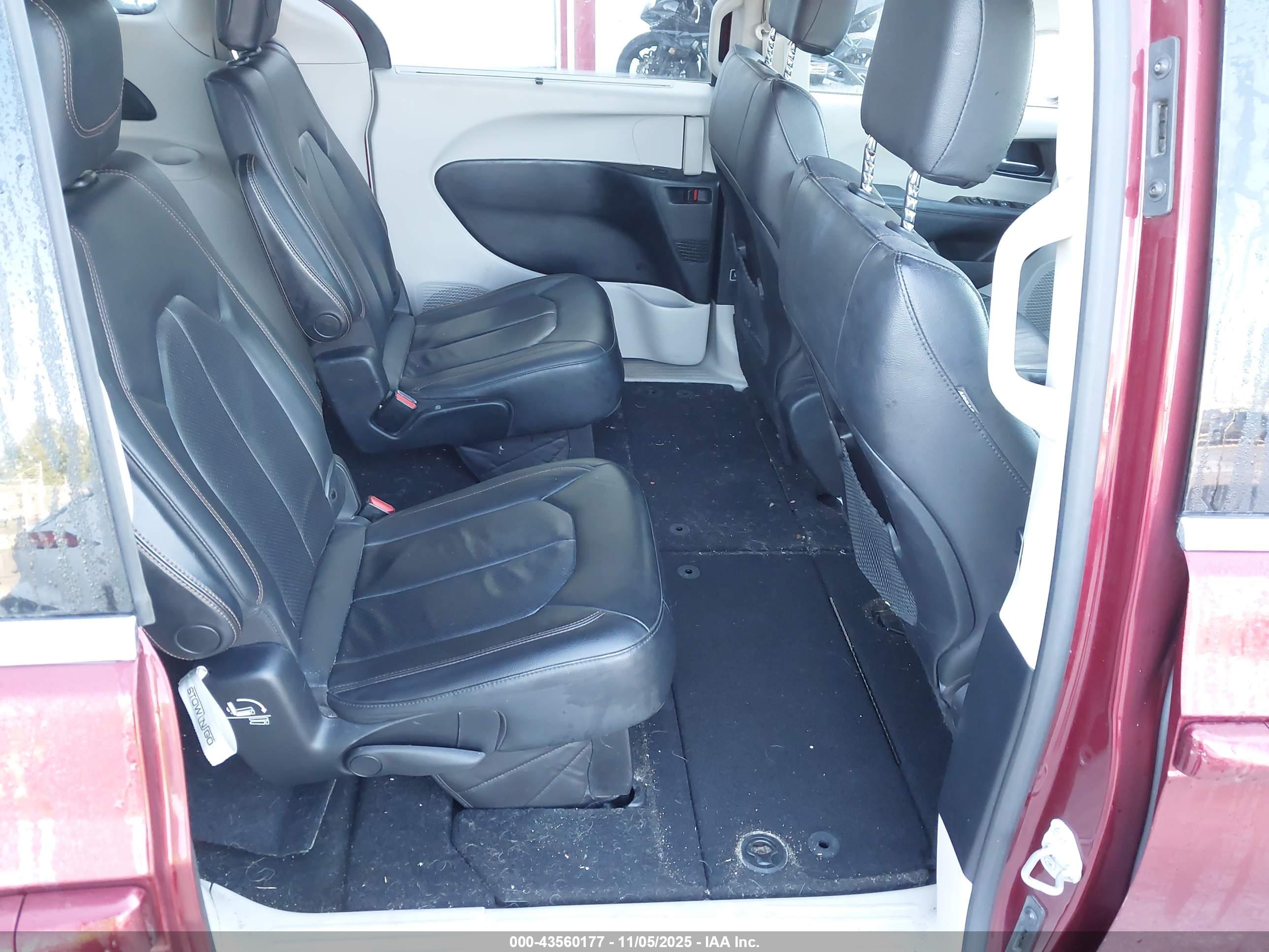 CHRYSLER PACIFICA image 8
