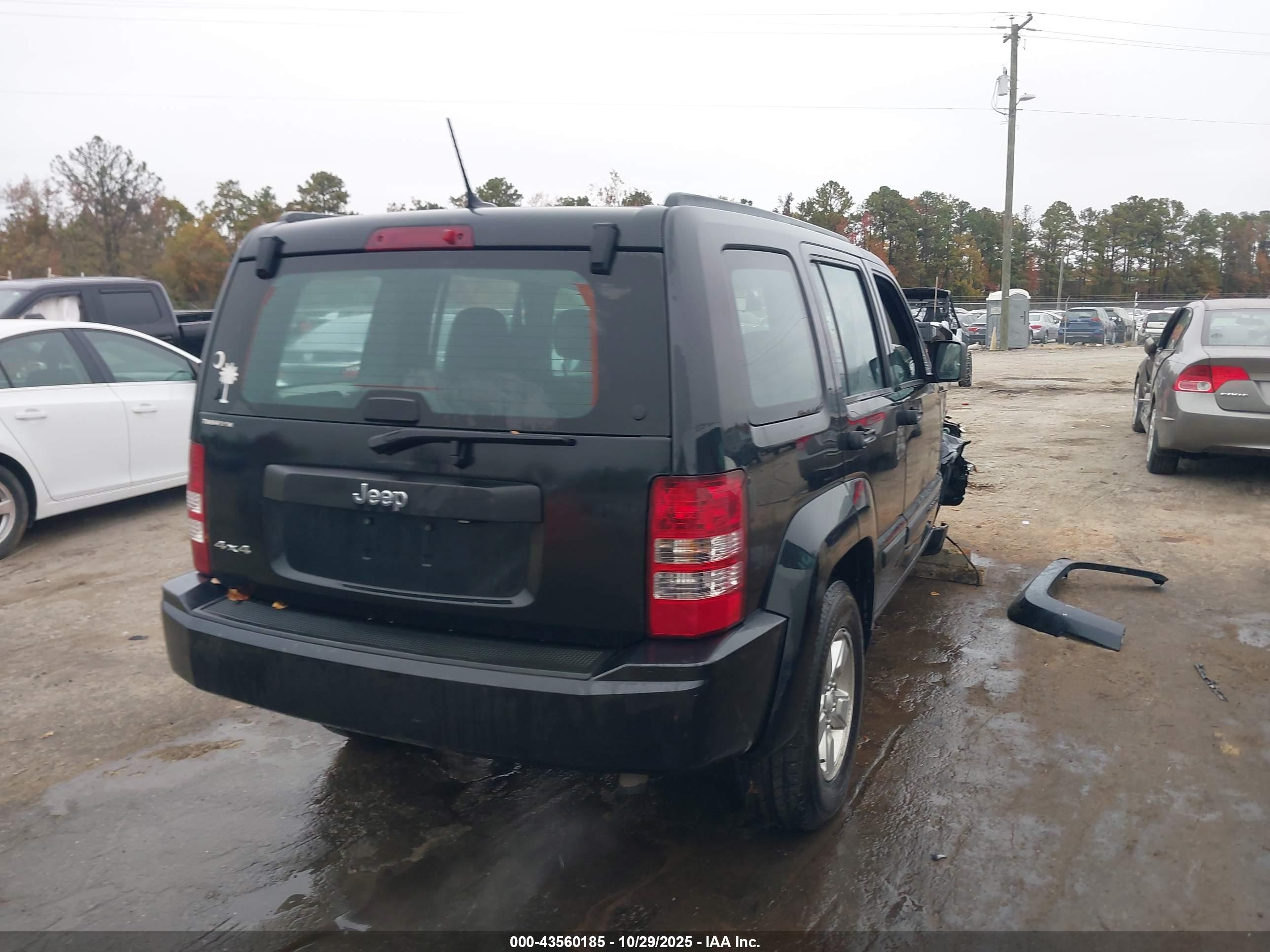 JEEP LIBERTY image 4