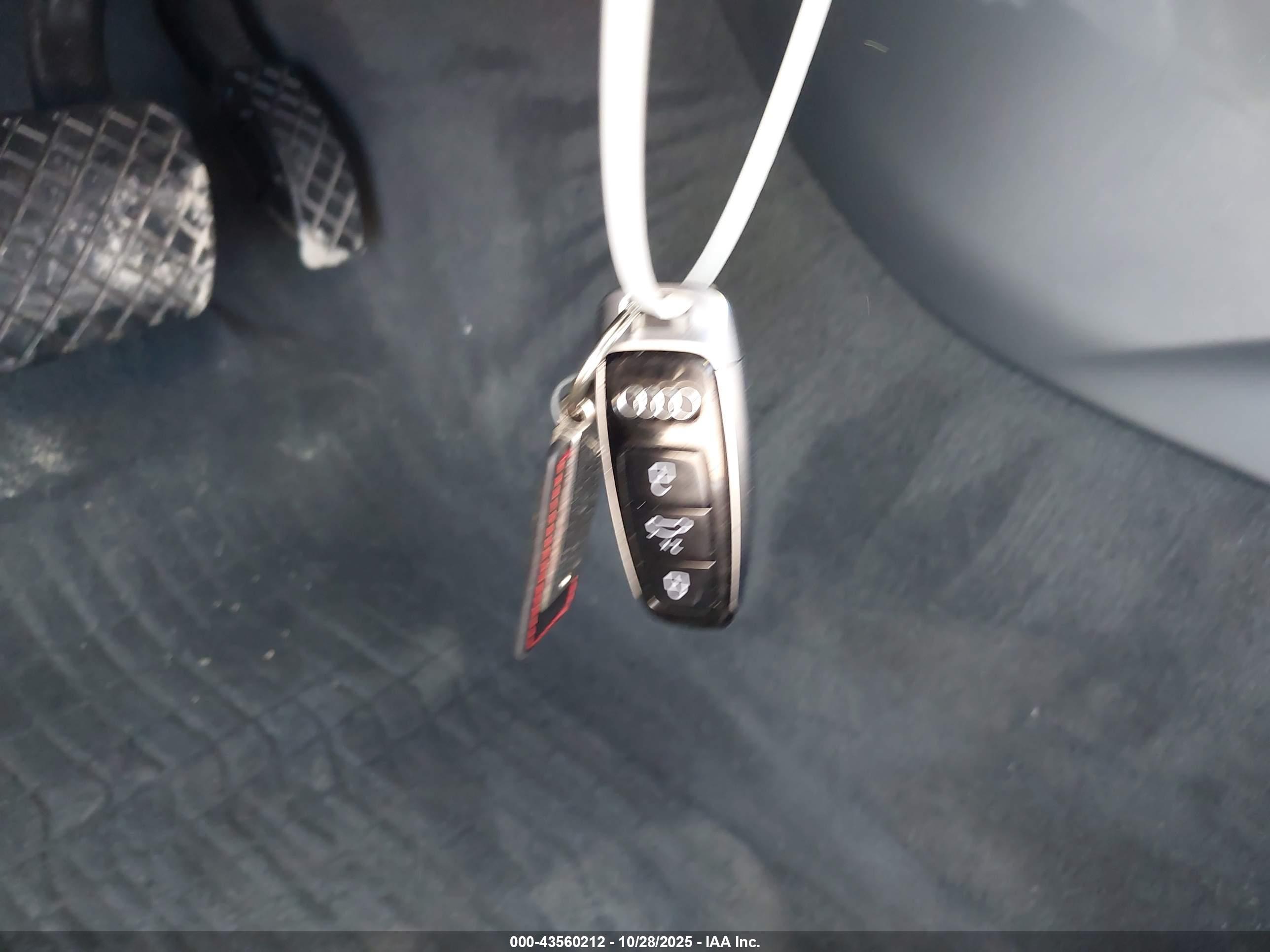 AUDI A8 image 11