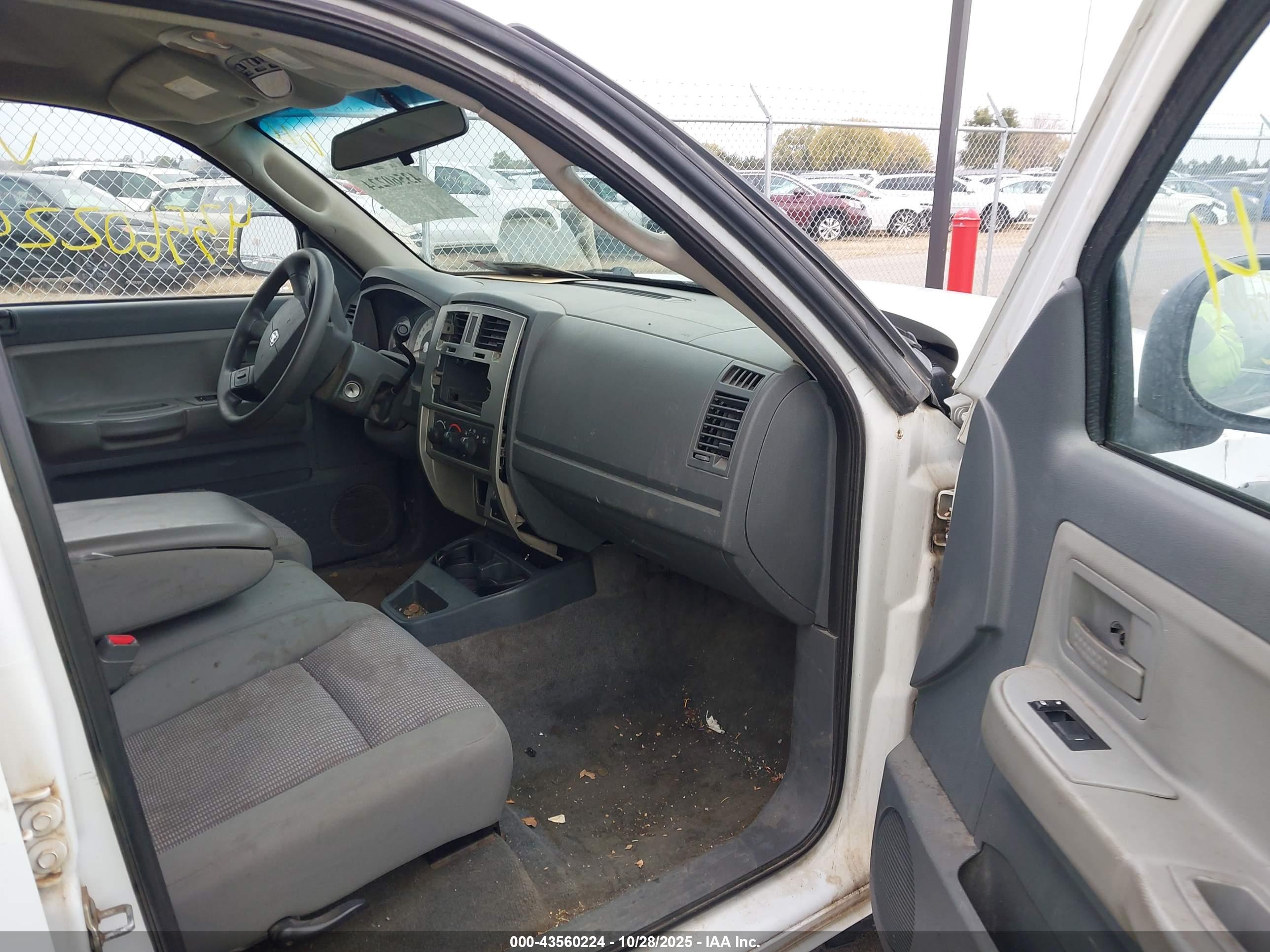 DODGE DAKOTA image 5
