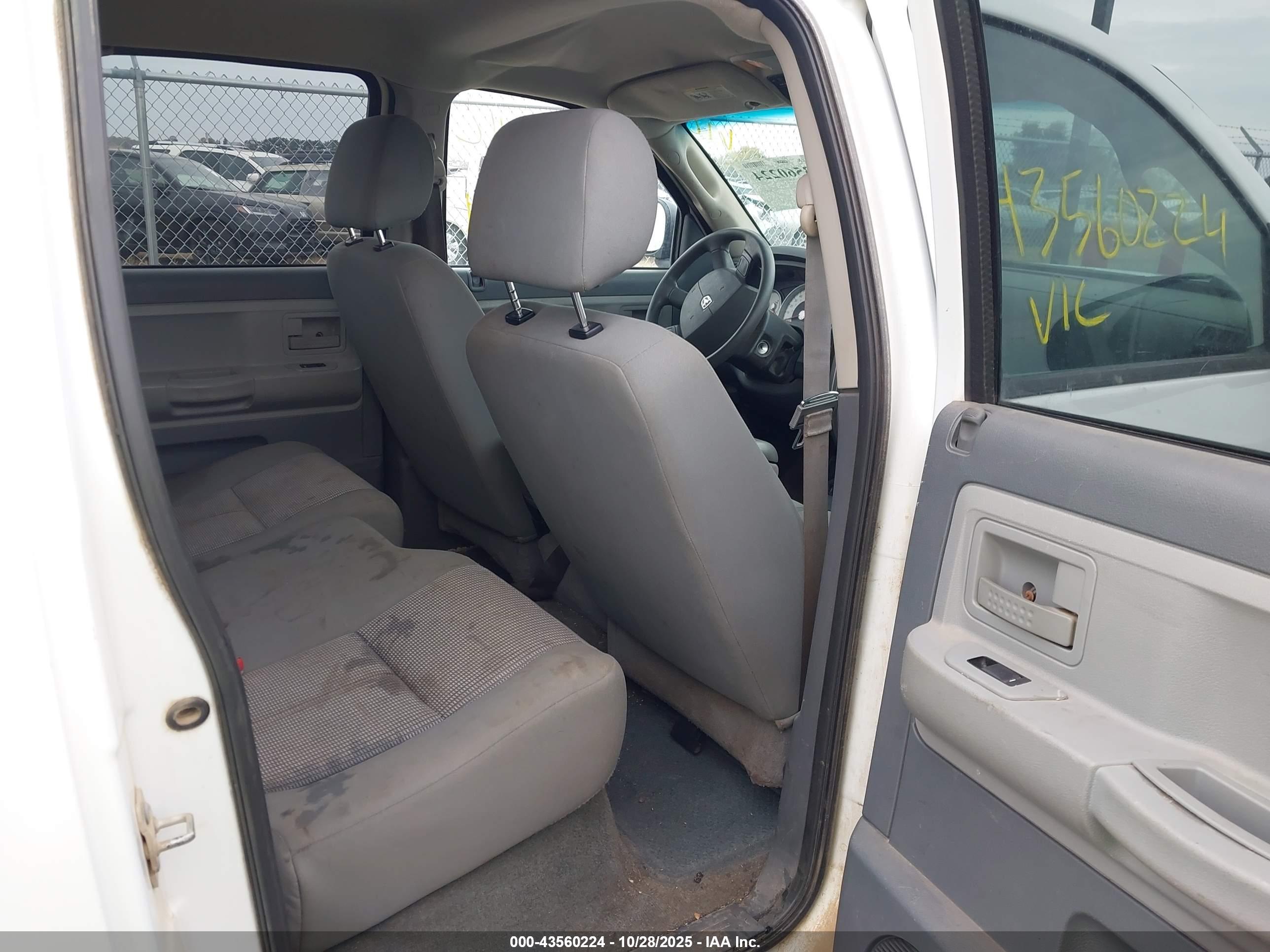 DODGE DAKOTA image 8
