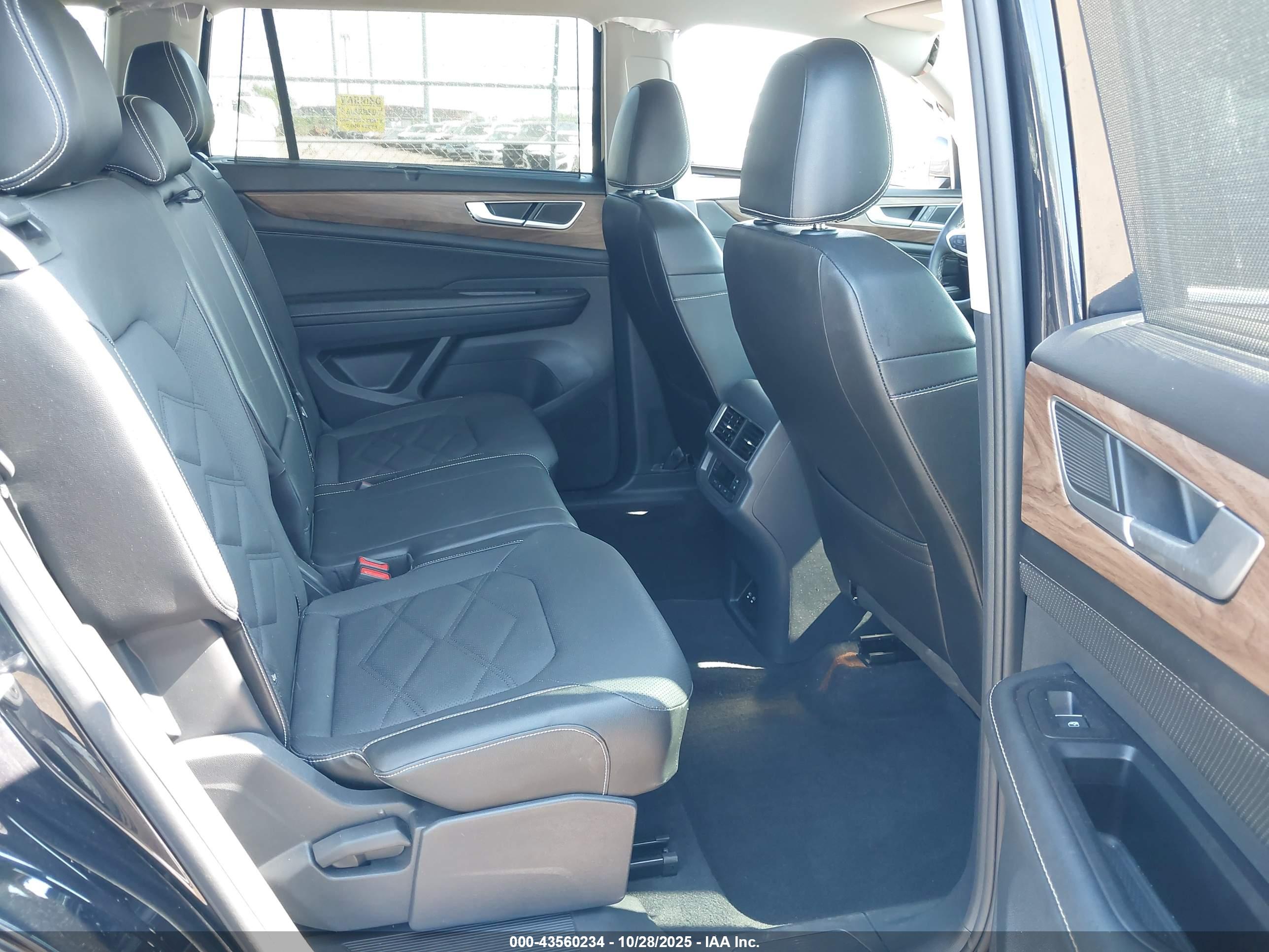 VOLKSWAGEN ATLAS image 8