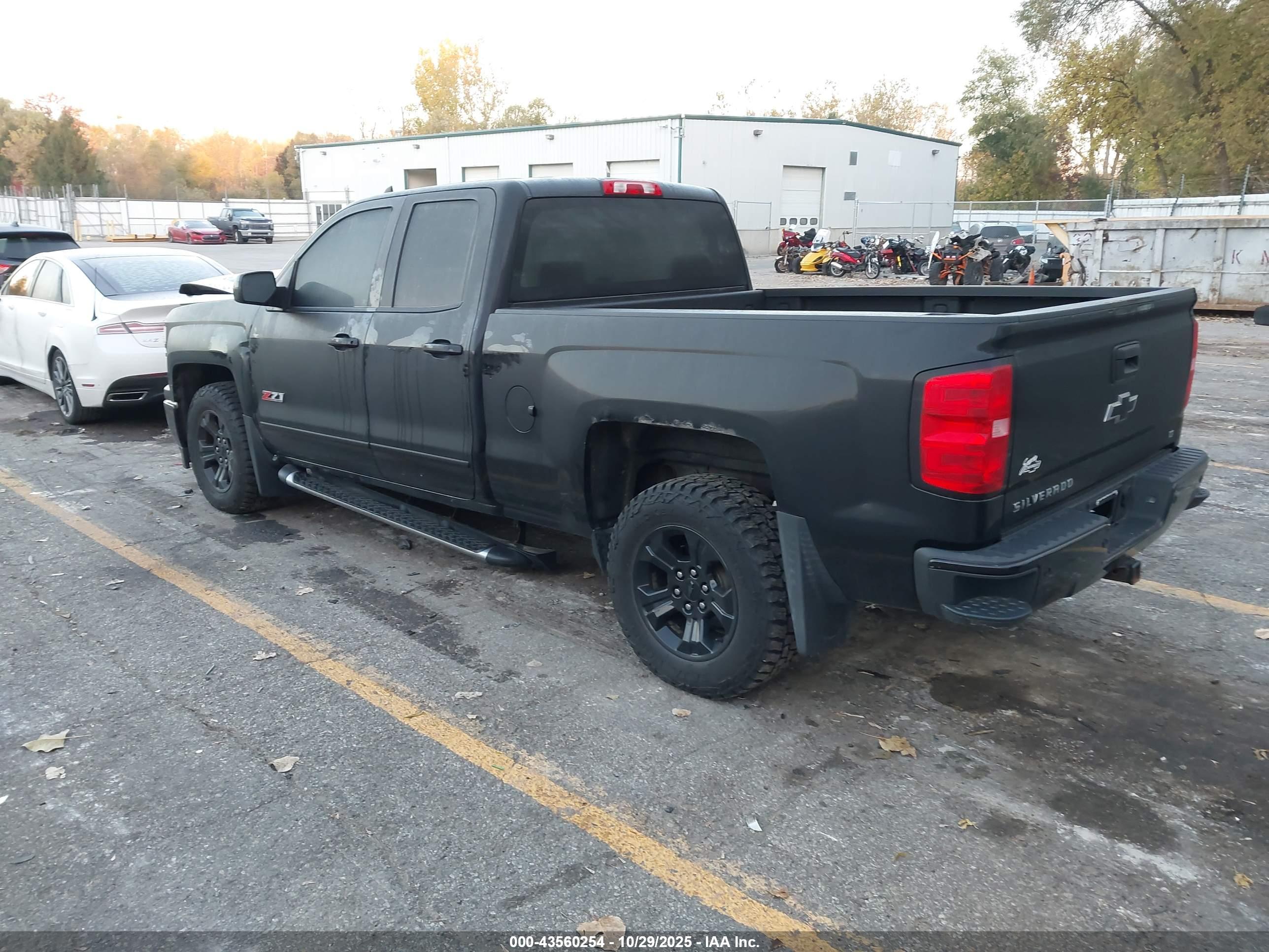 CHEVROLET SILVERADO image 3