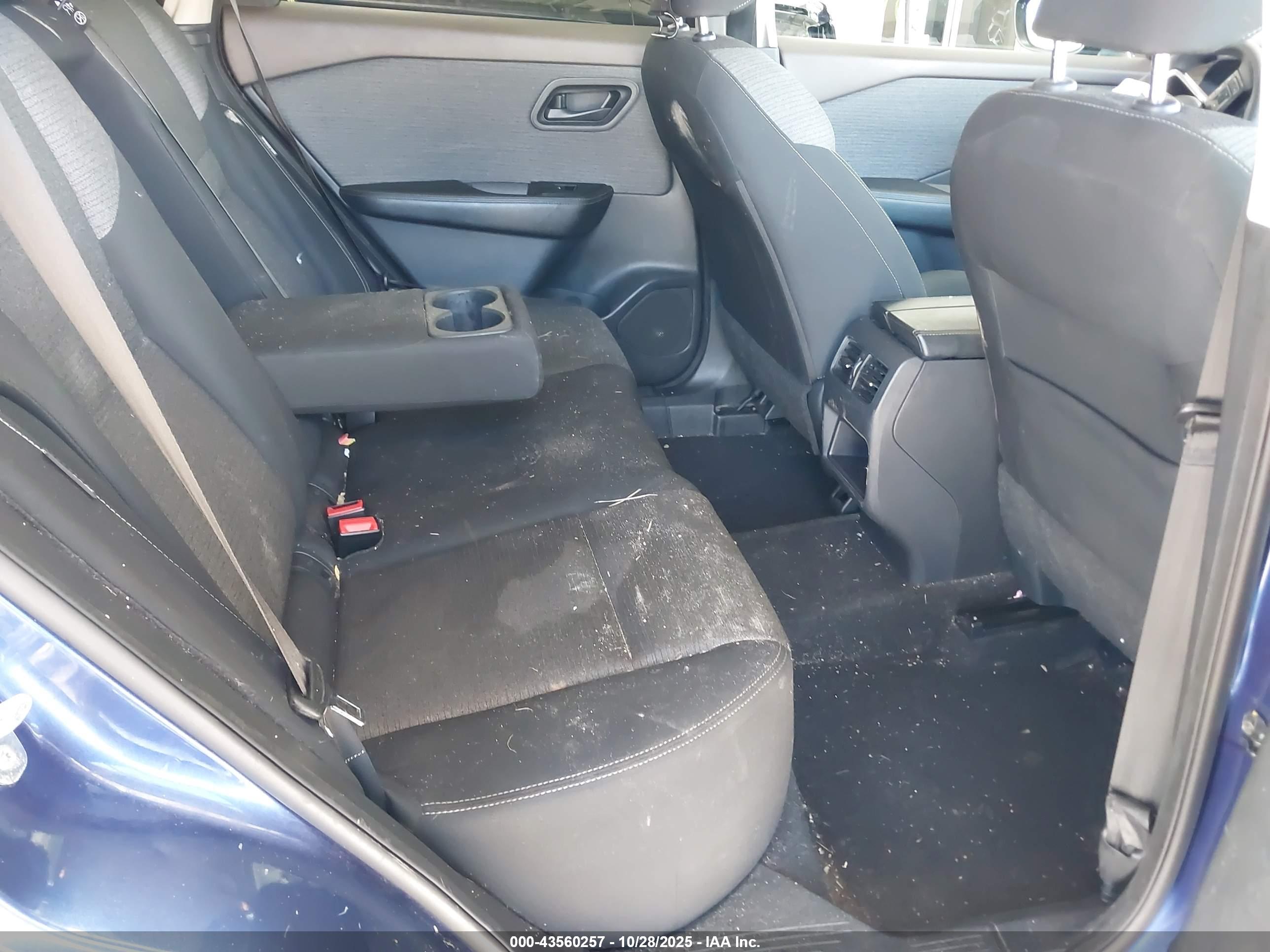 NISSAN ROGUE image 8