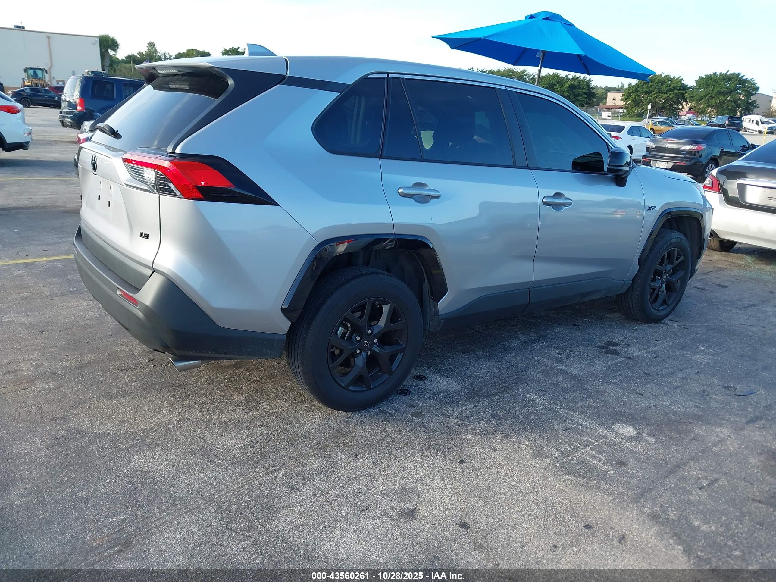 TOYOTA RAV4 image 4