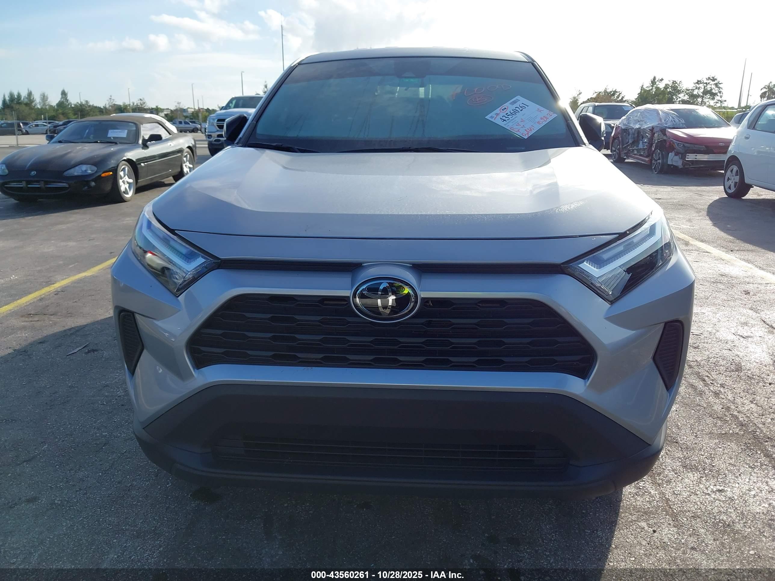 TOYOTA RAV4 image 6