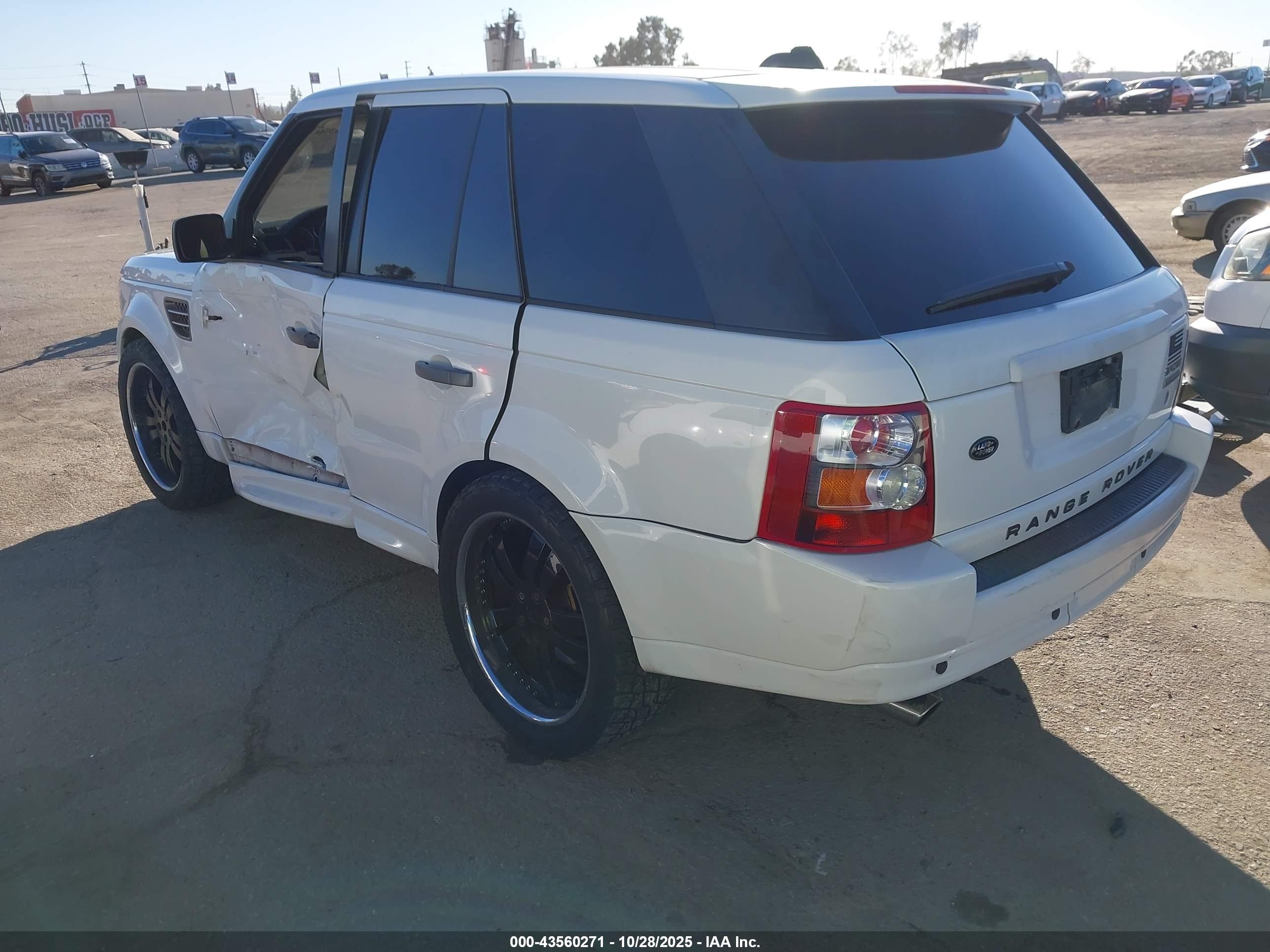 LAND ROVER image 3
