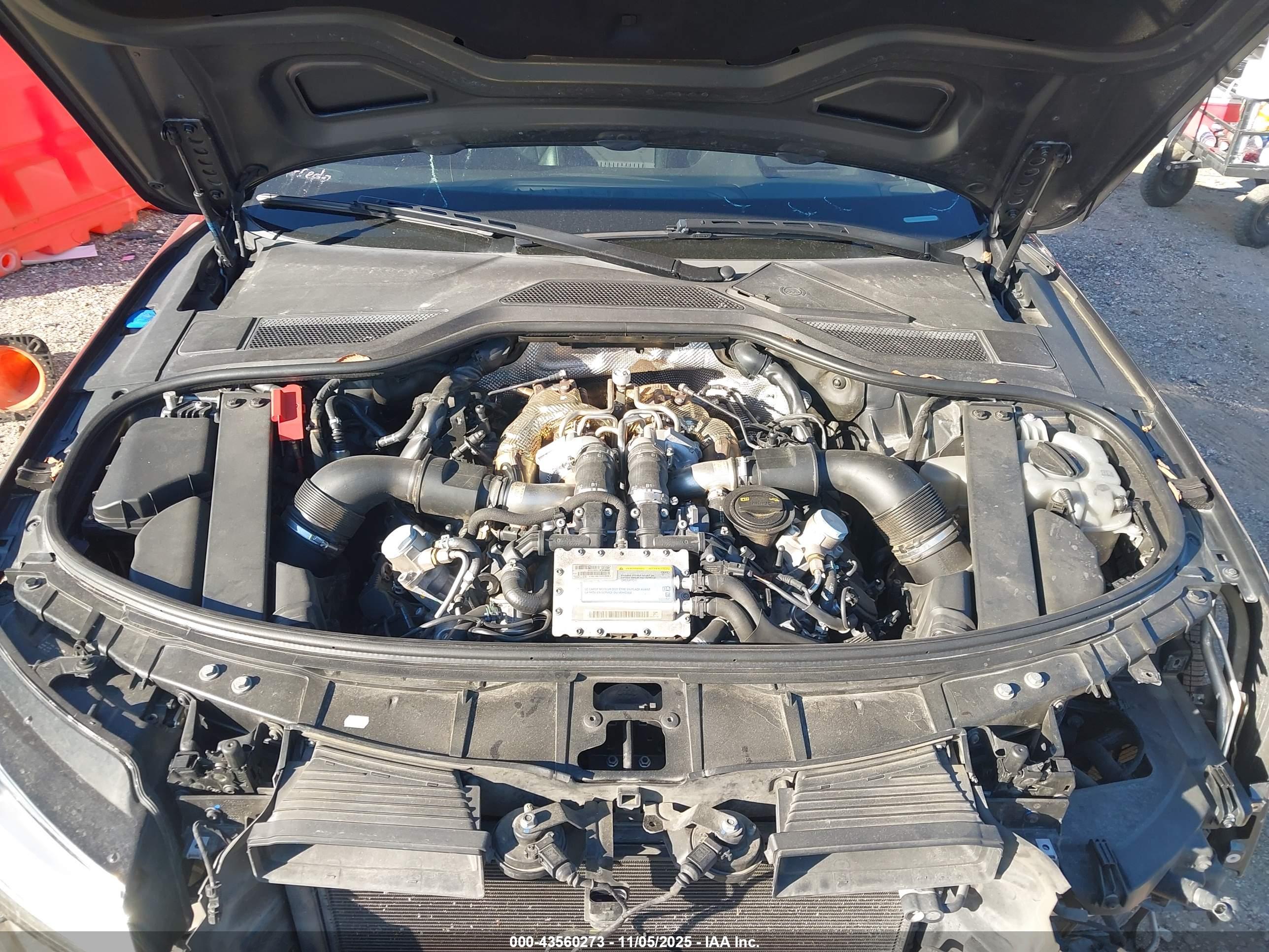 AUDI S8 image 10