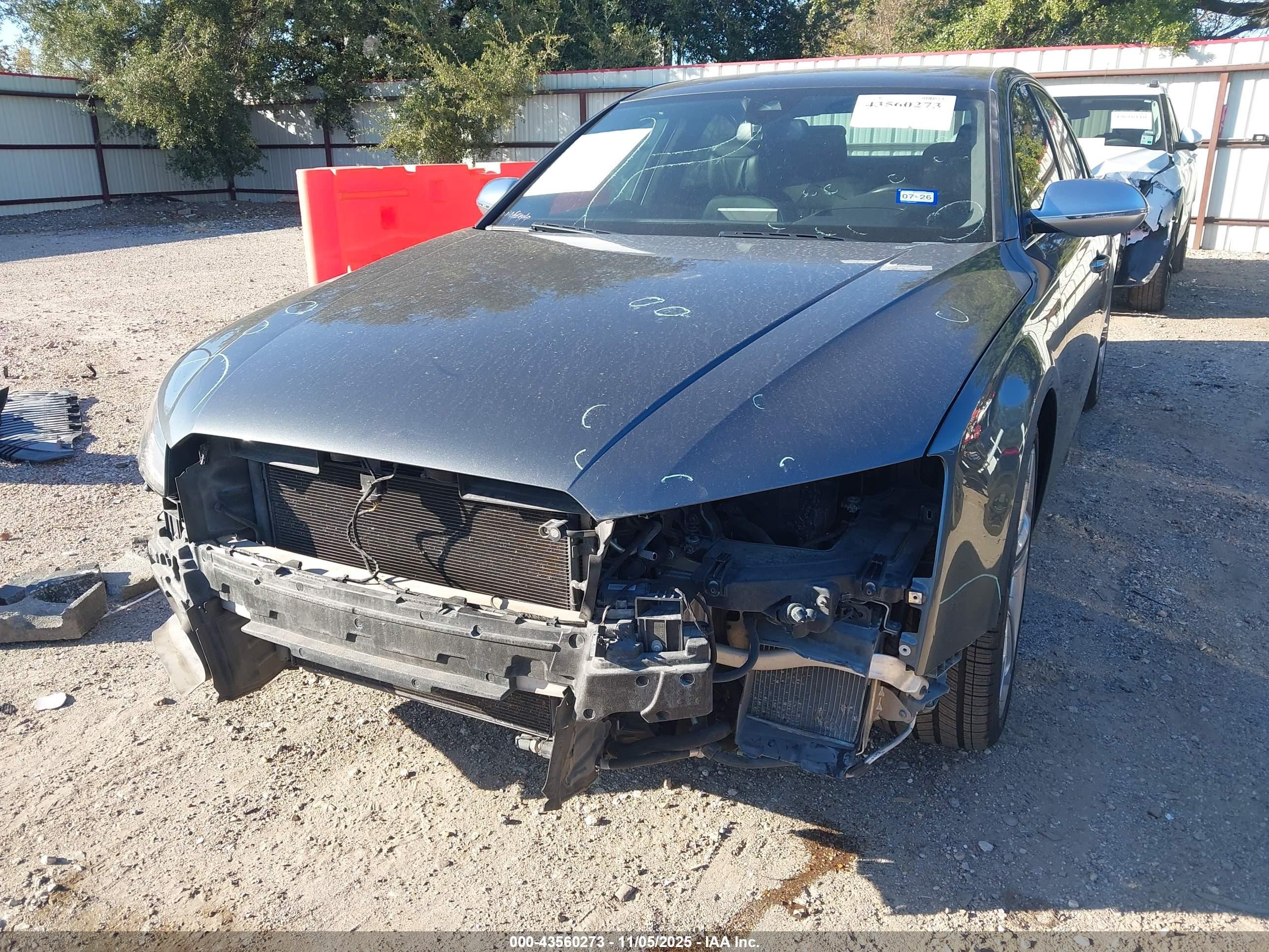 AUDI S8 image 6