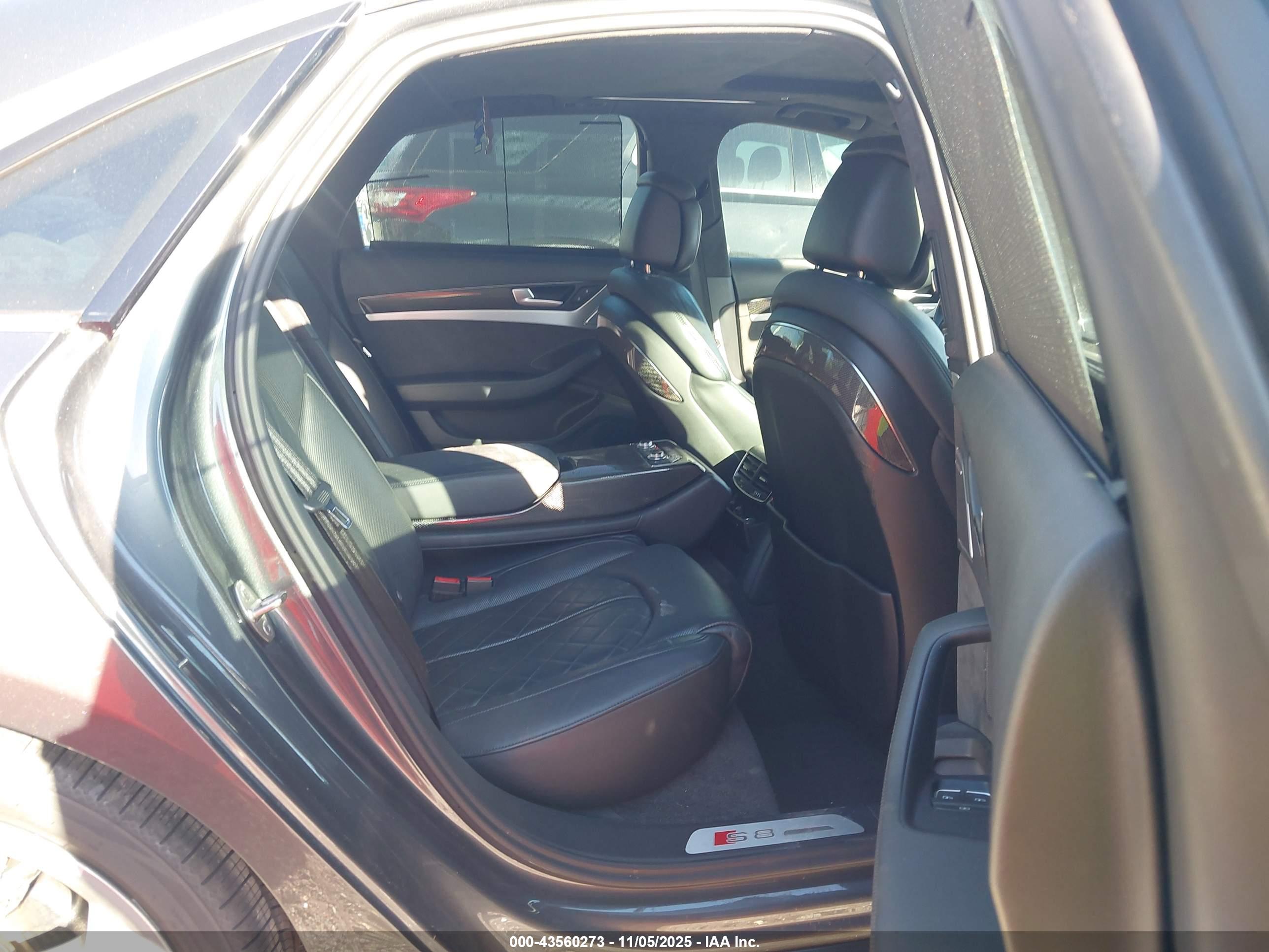 AUDI S8 image 8
