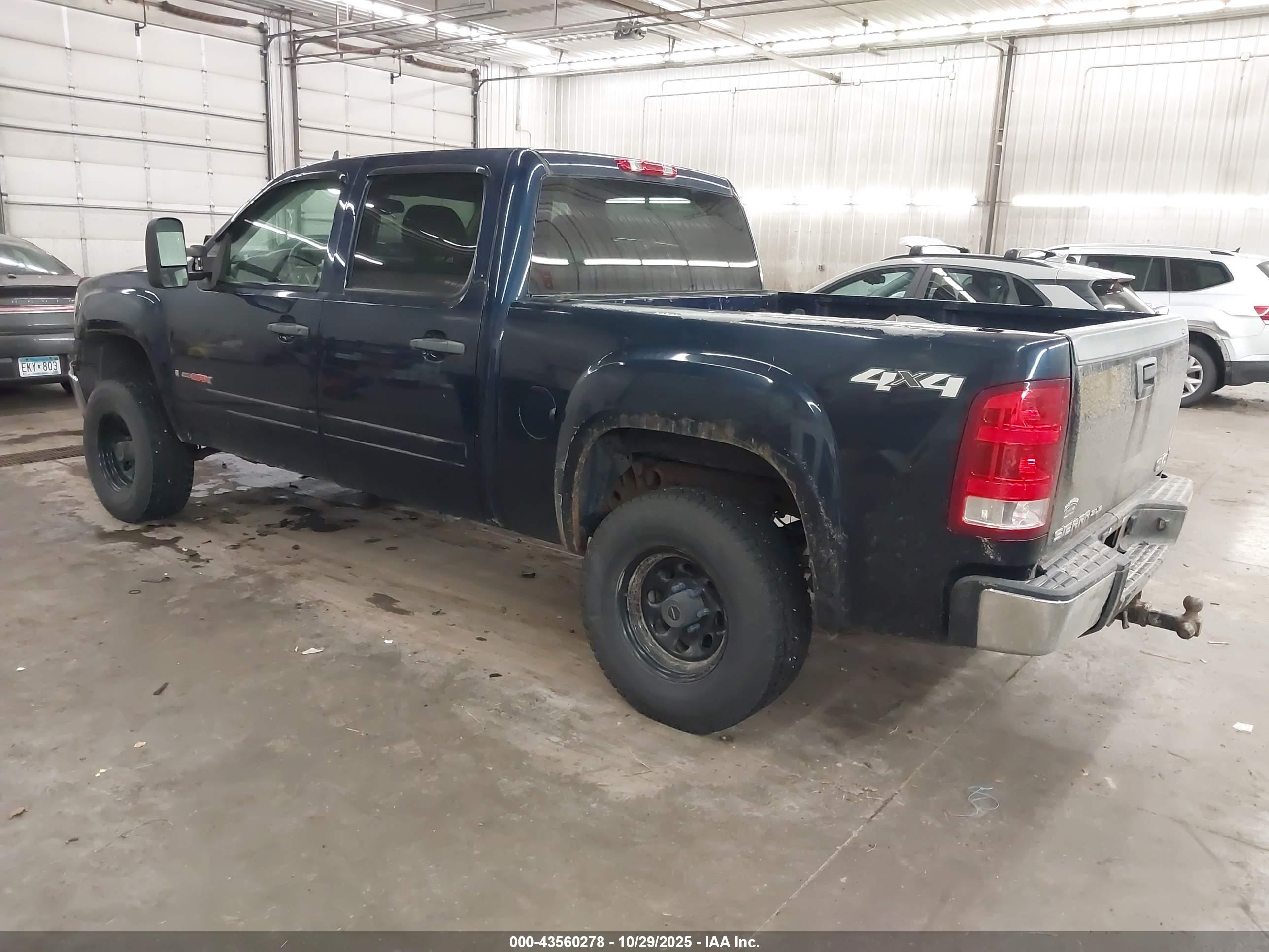 GMC SIERRA image 3