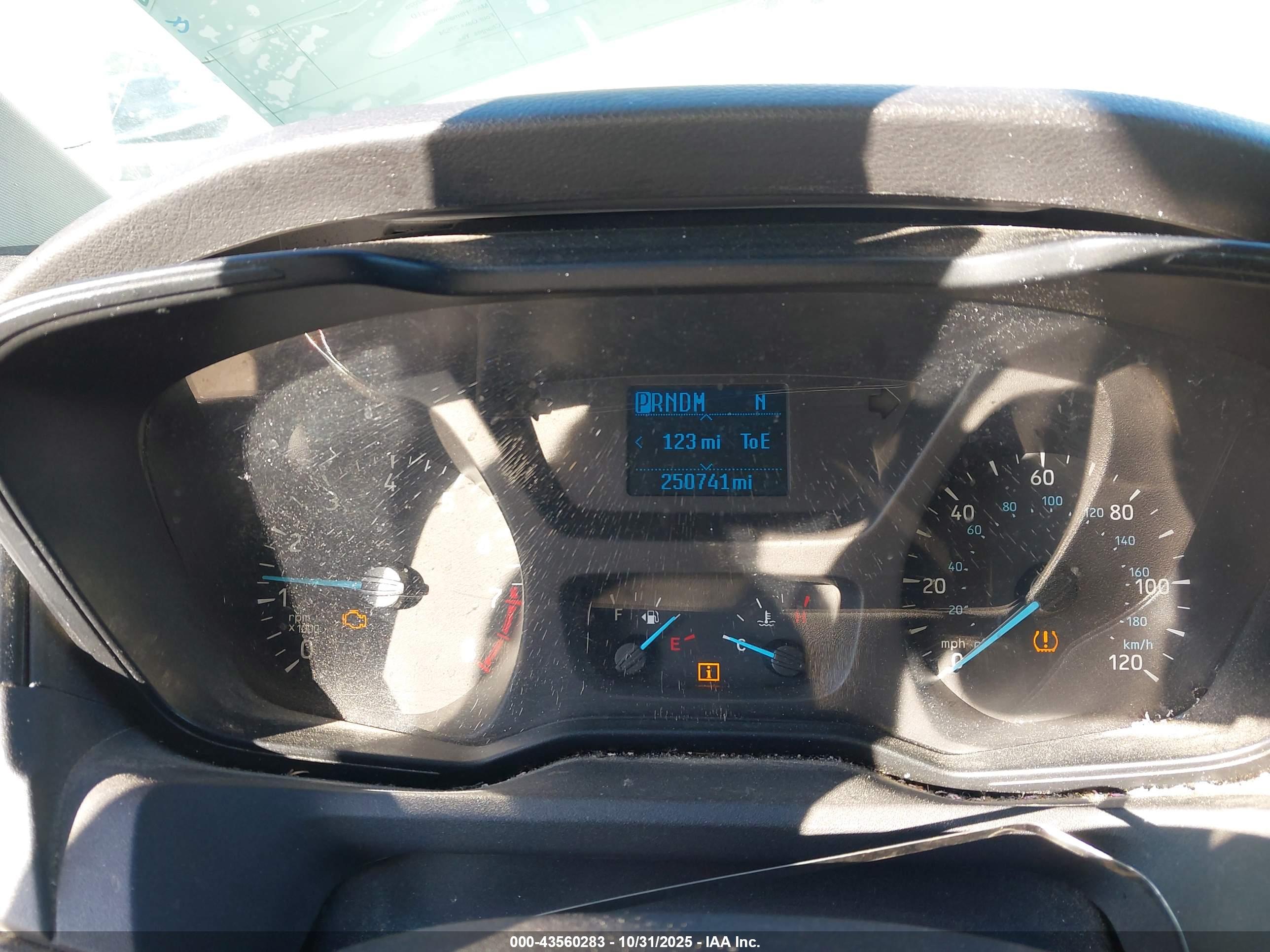 FORD TRANSIT-150 image 7