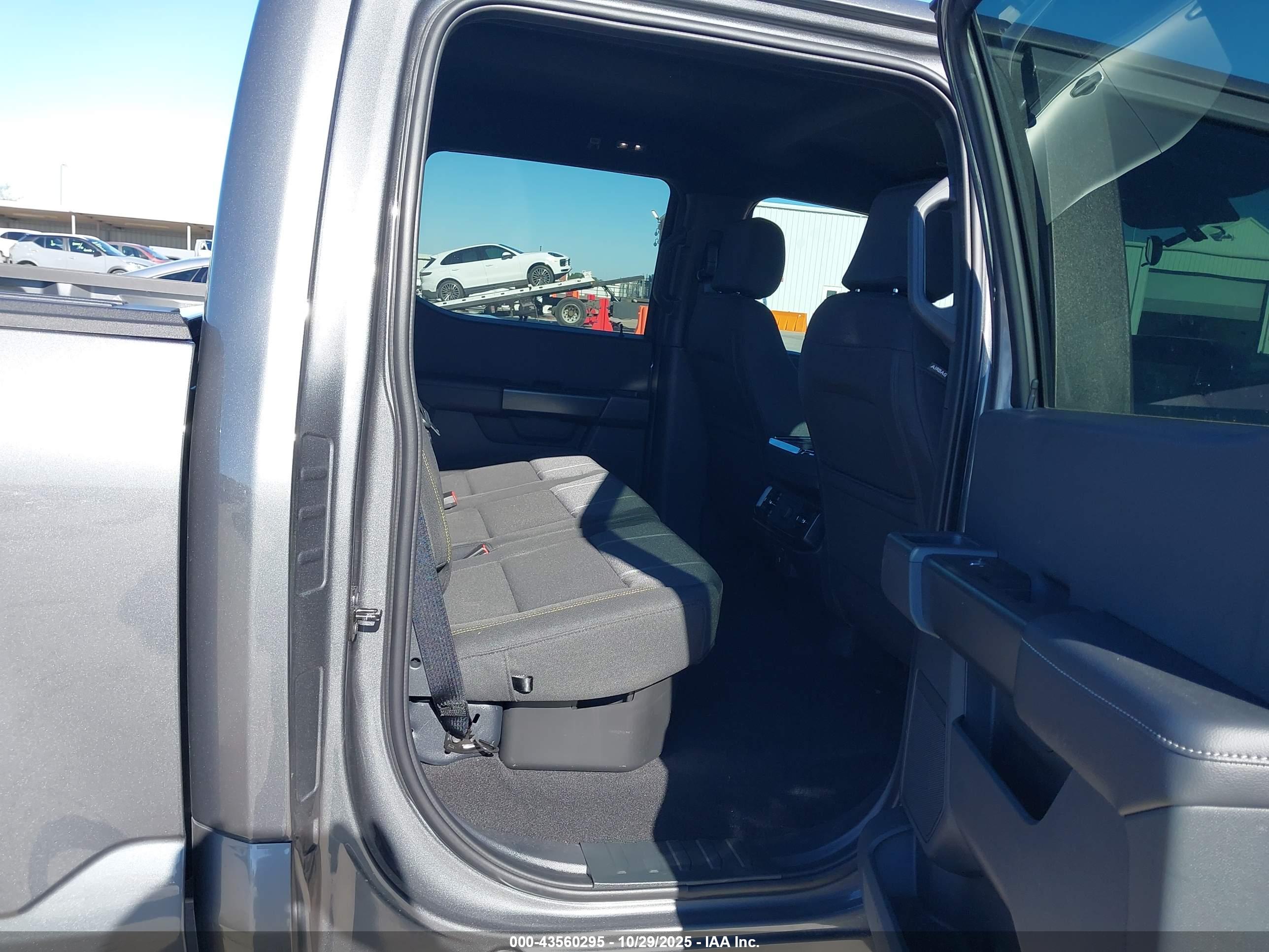 FORD F-150 image 8