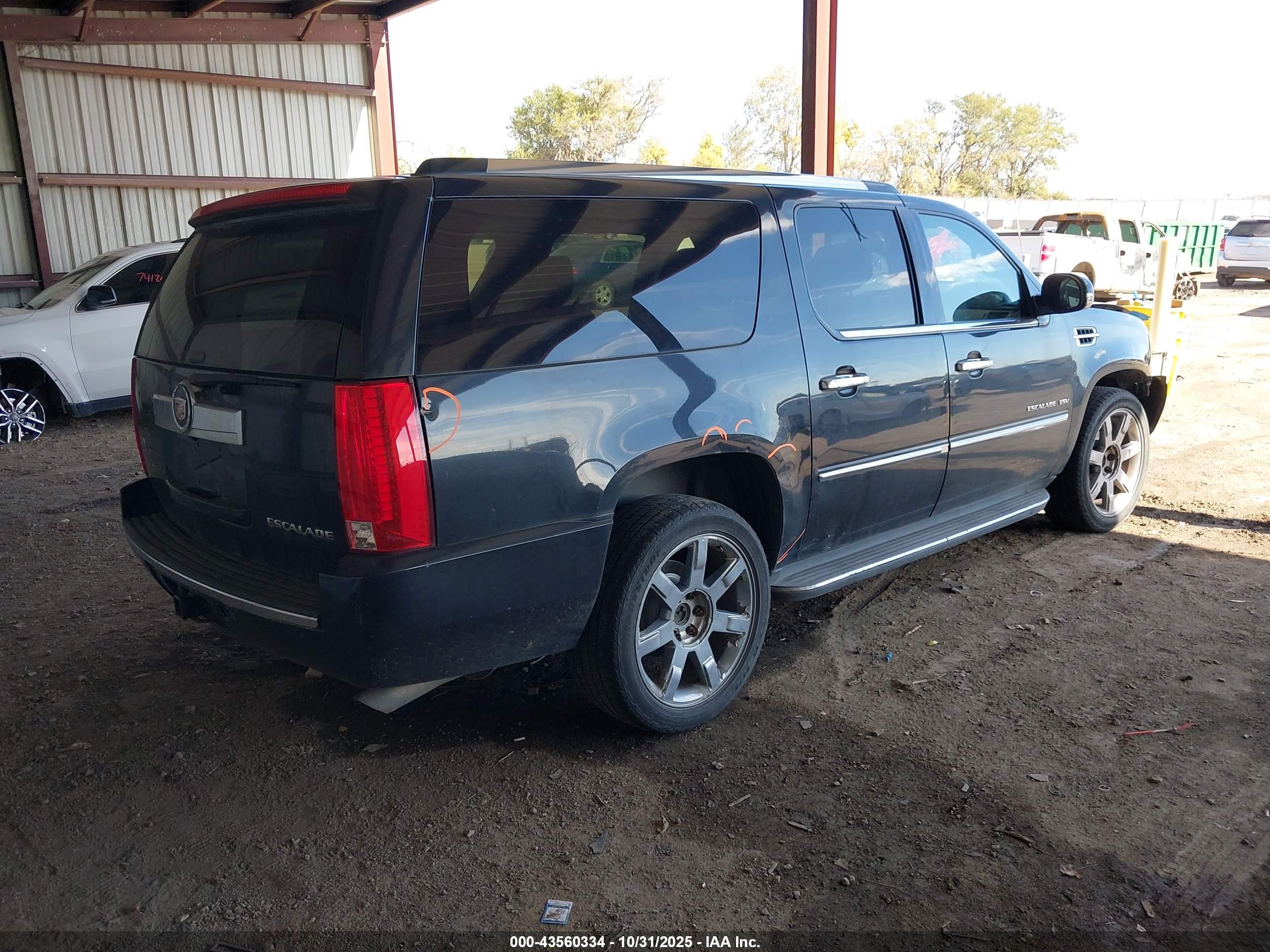 CADILLAC ESCALADE image 4