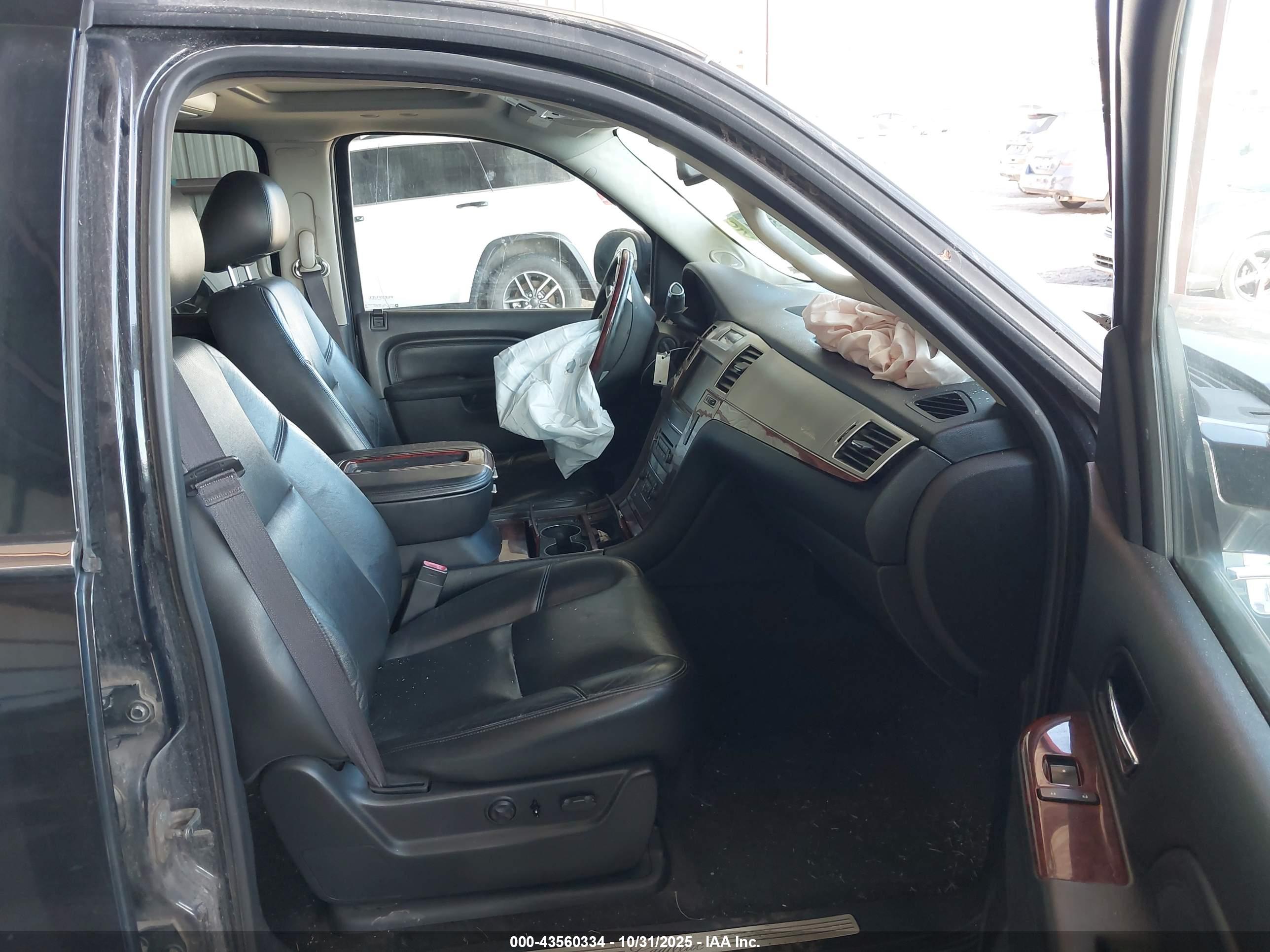 CADILLAC ESCALADE image 5