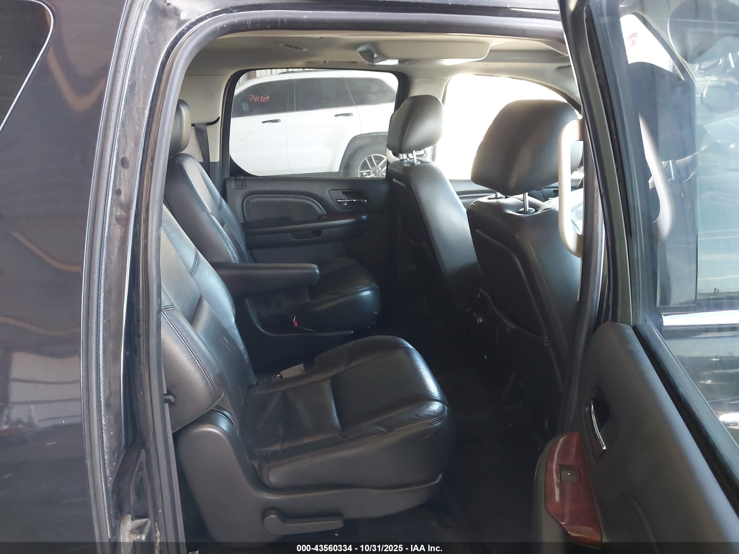 CADILLAC ESCALADE image 8