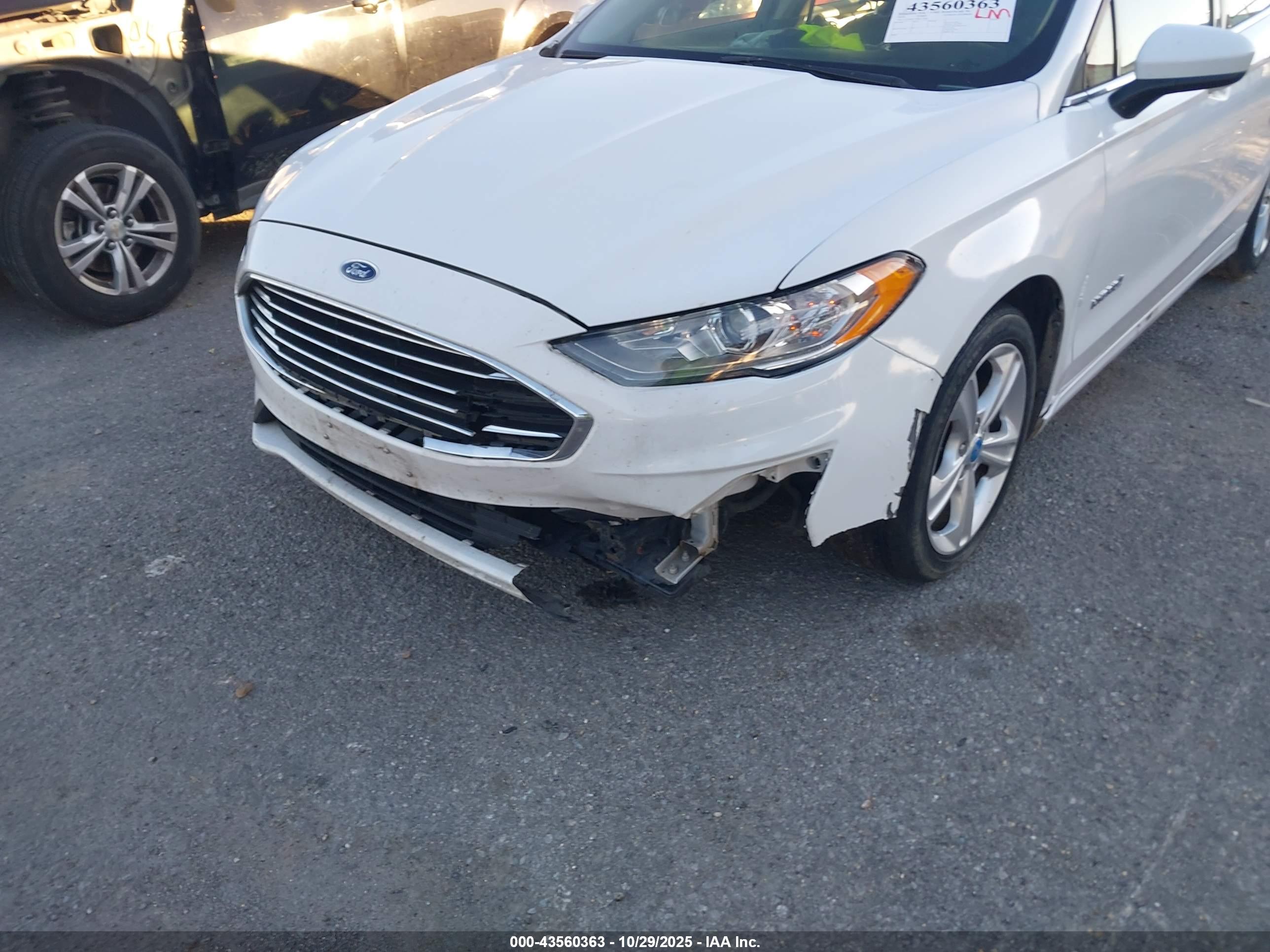 FORD FUSION image 6