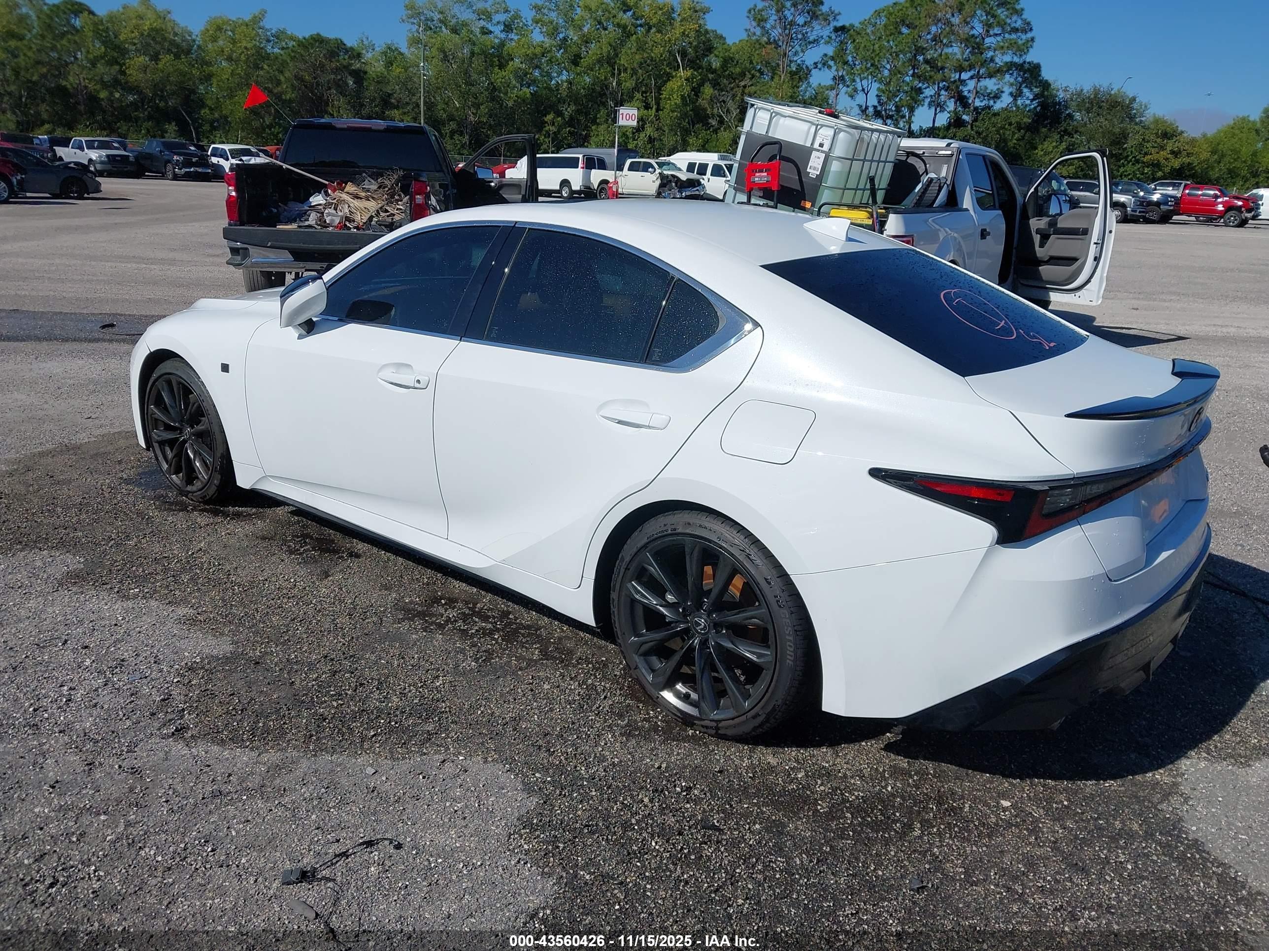 LEXUS IS image 3