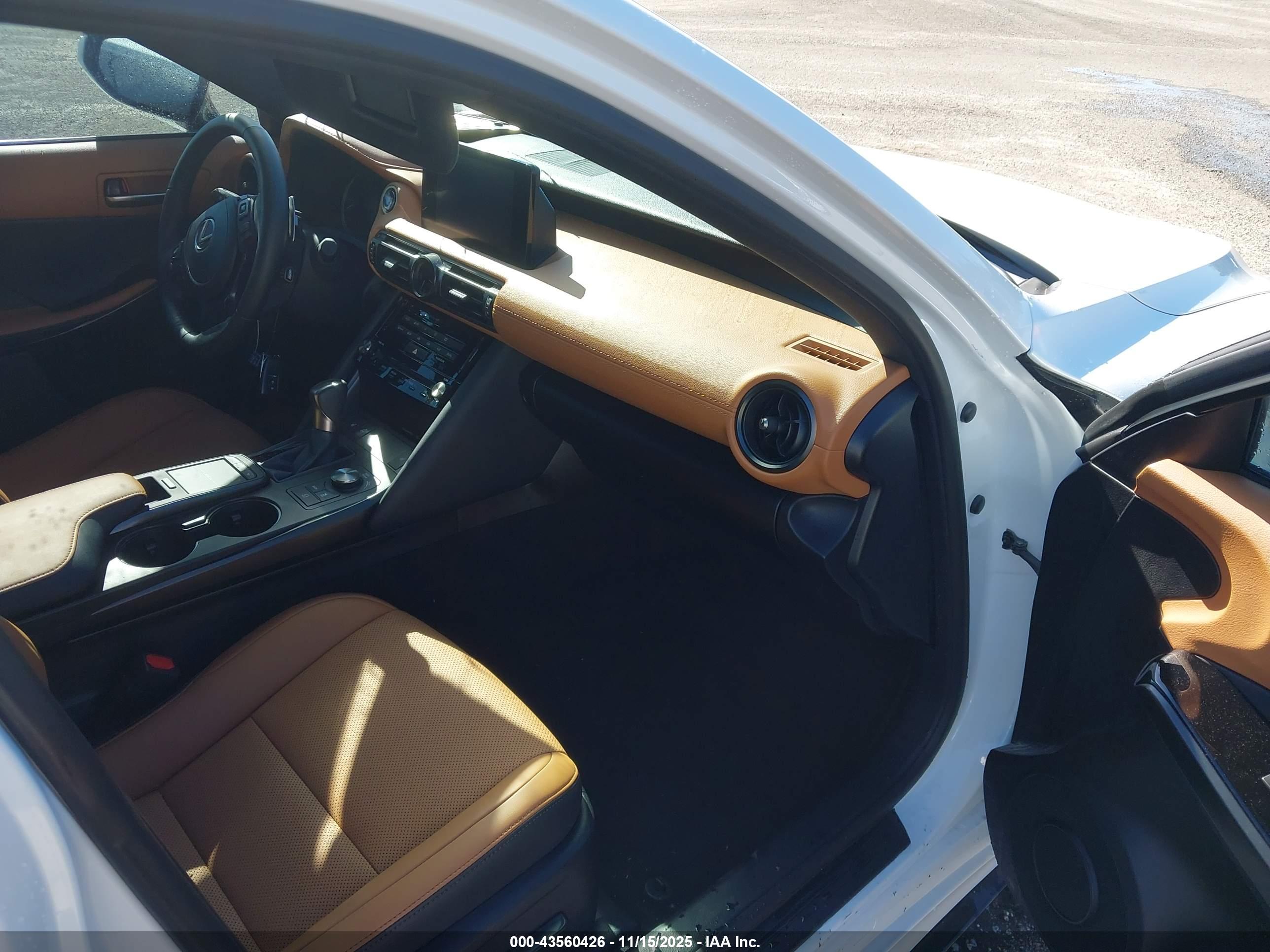 LEXUS IS image 5