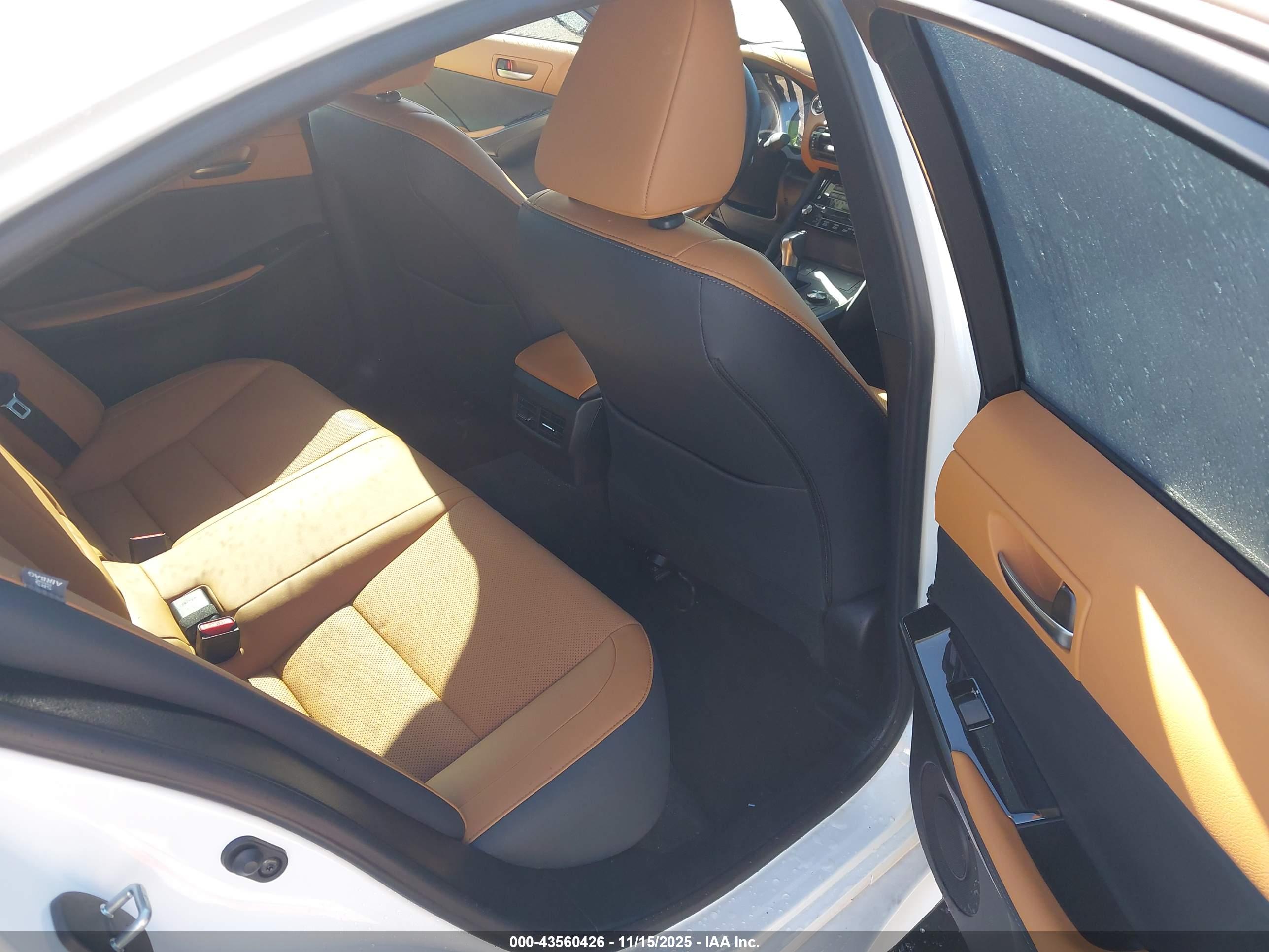 LEXUS IS image 8