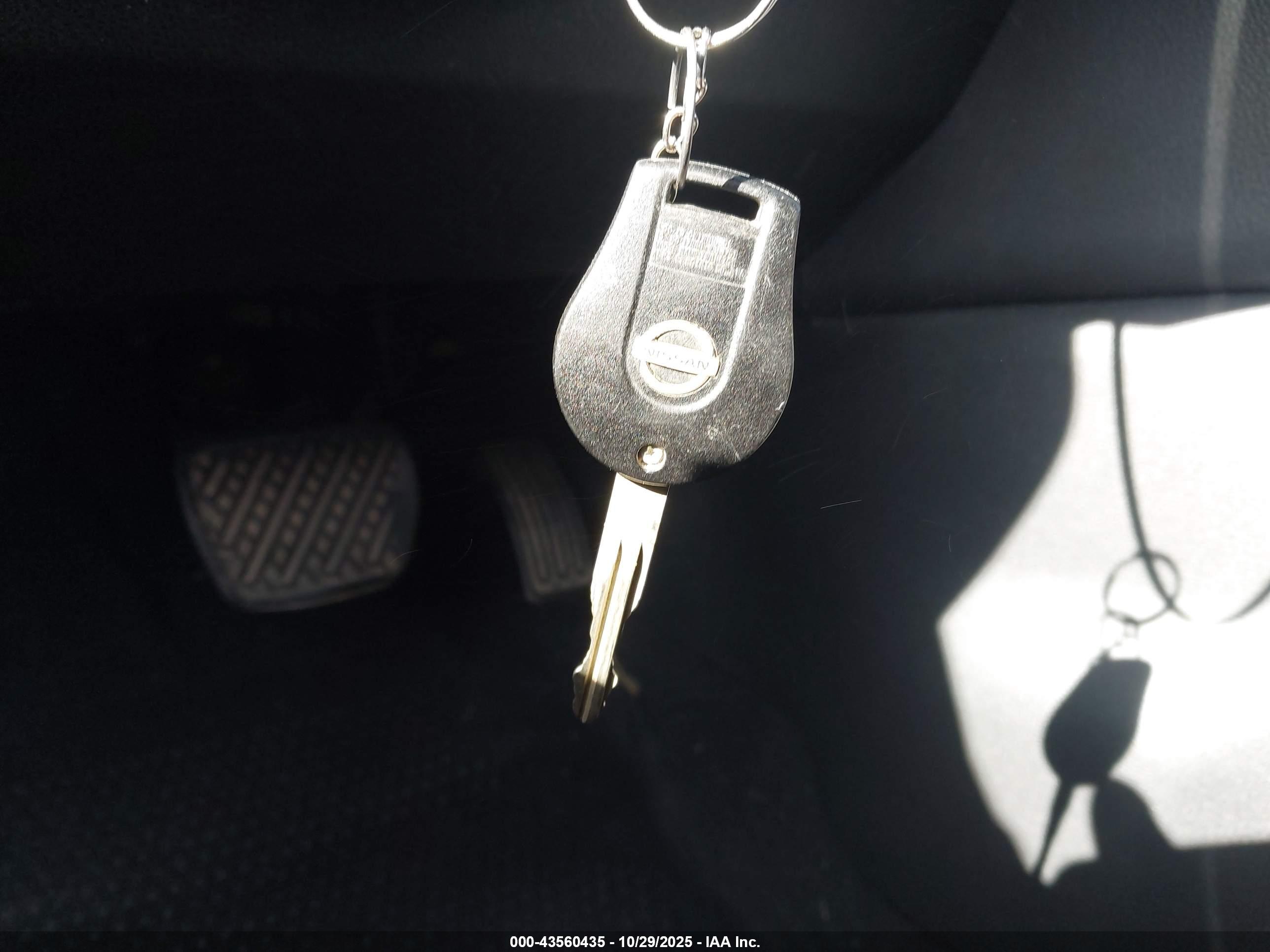 NISSAN ROGUE image 11