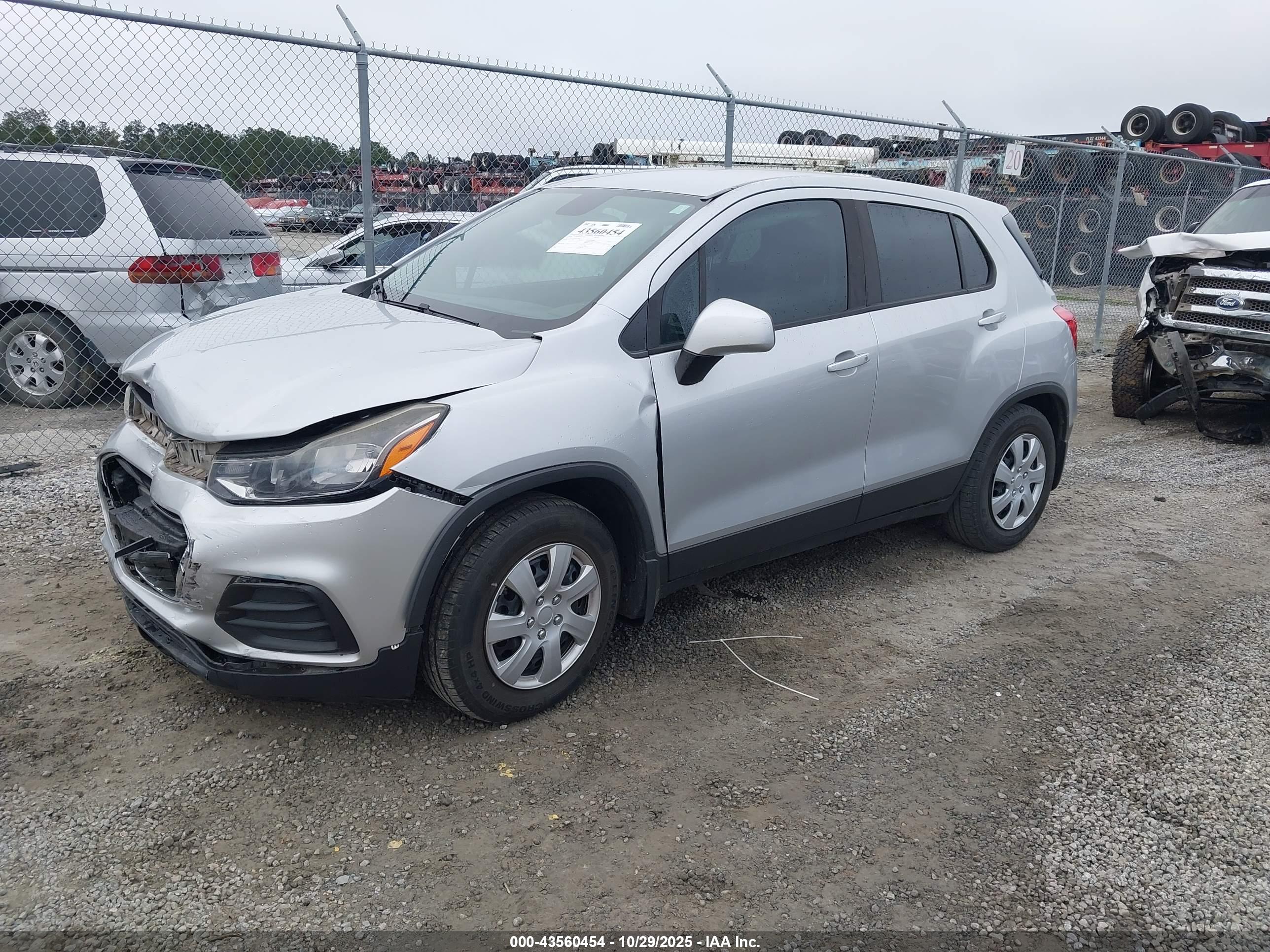 CHEVROLET TRAX image 2