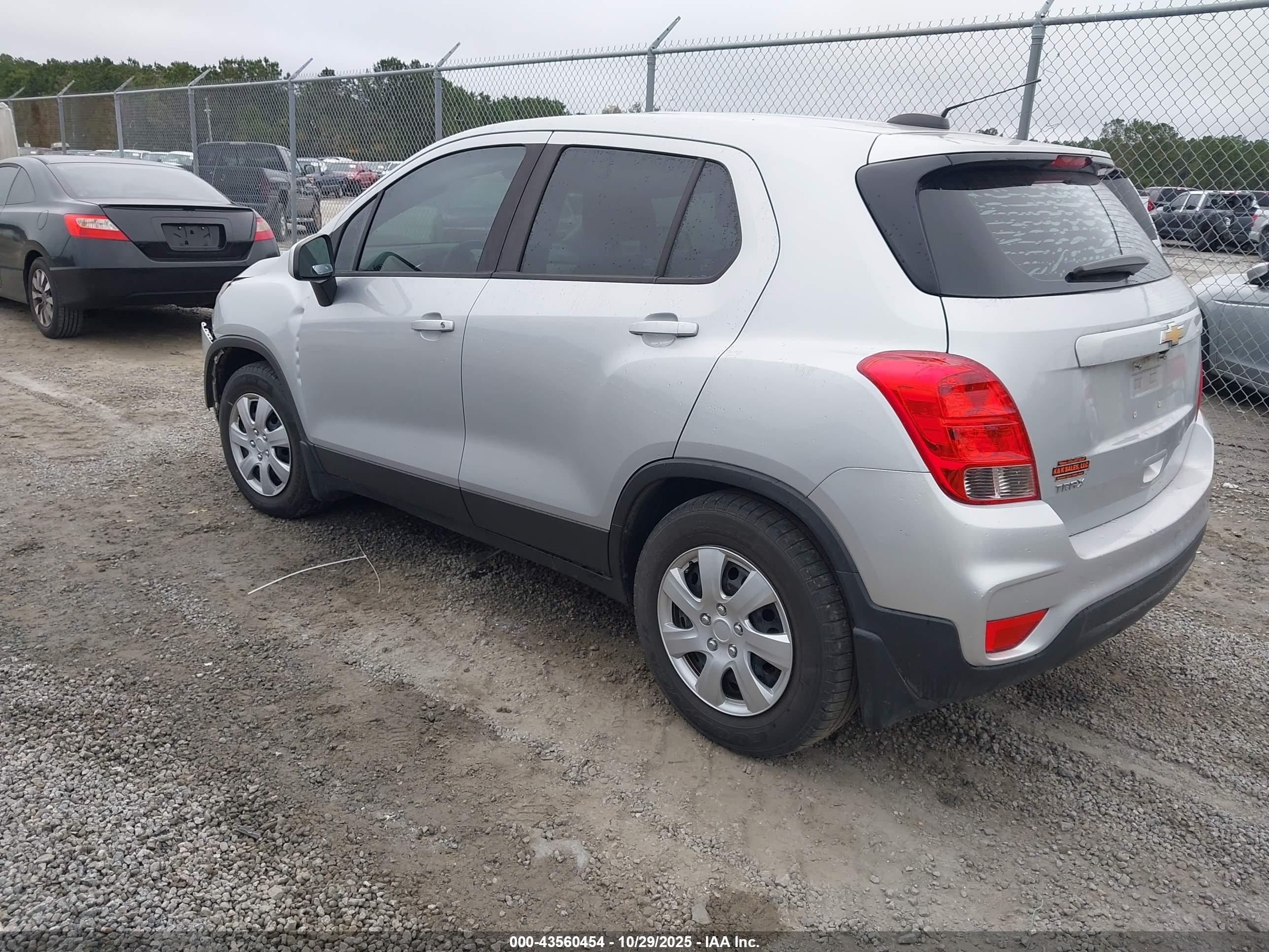 CHEVROLET TRAX image 3