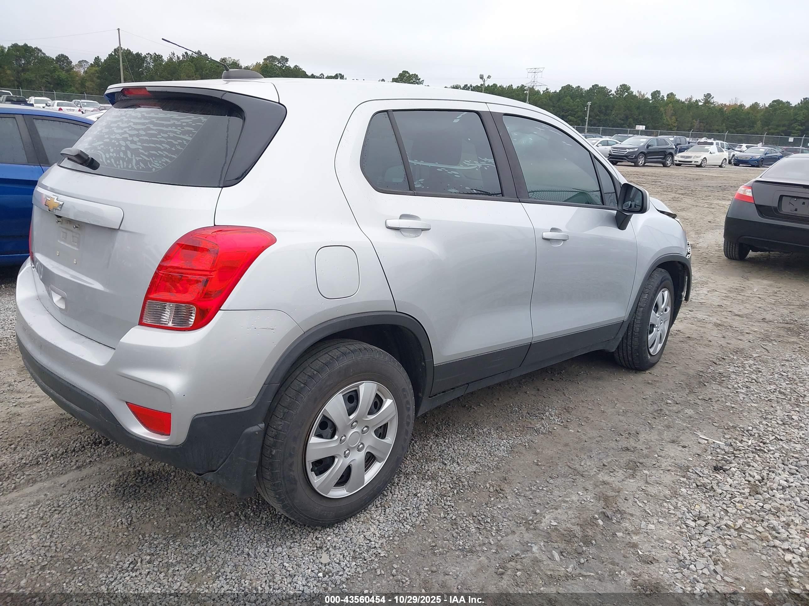 CHEVROLET TRAX image 4
