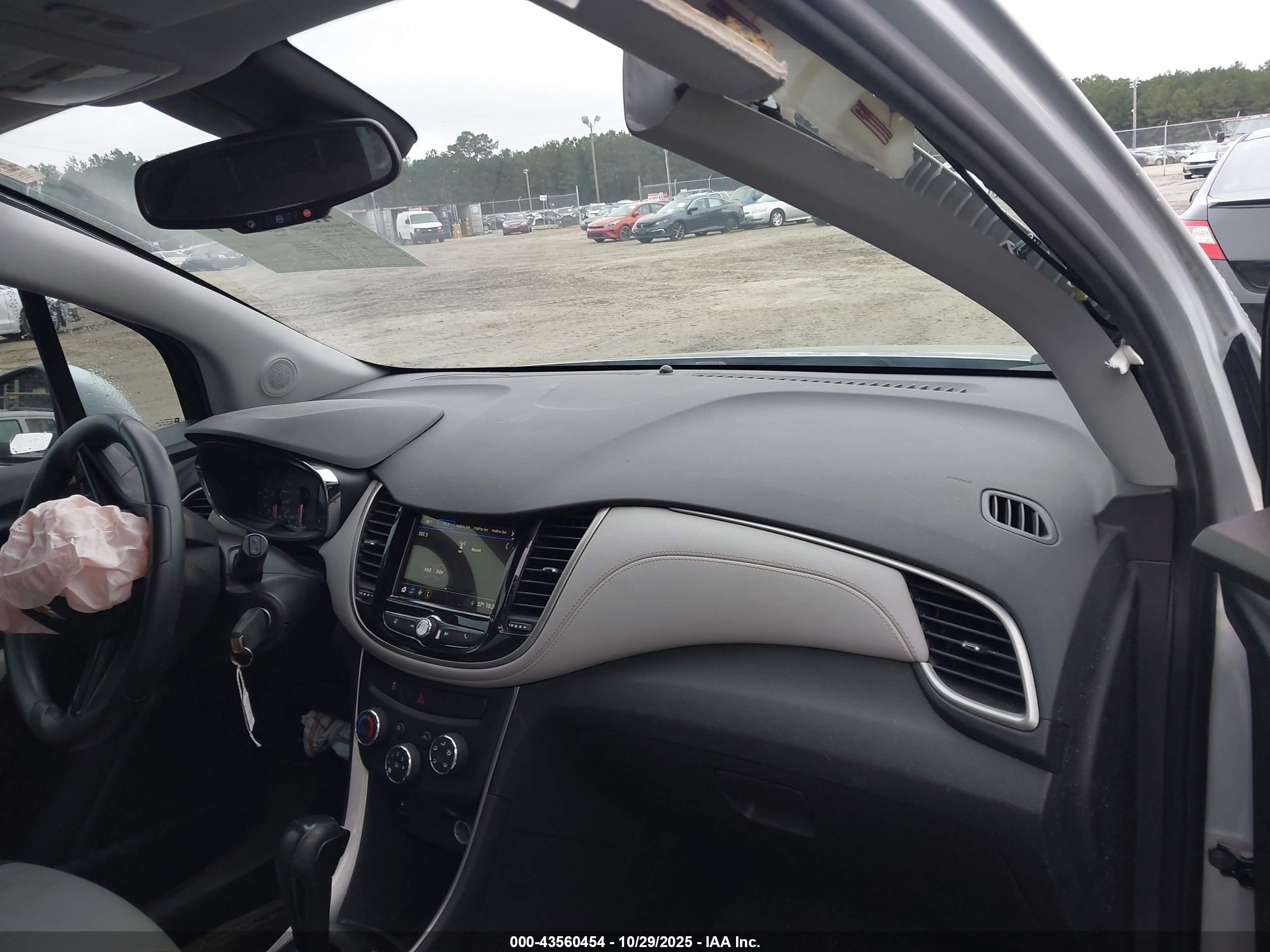 CHEVROLET TRAX image 5