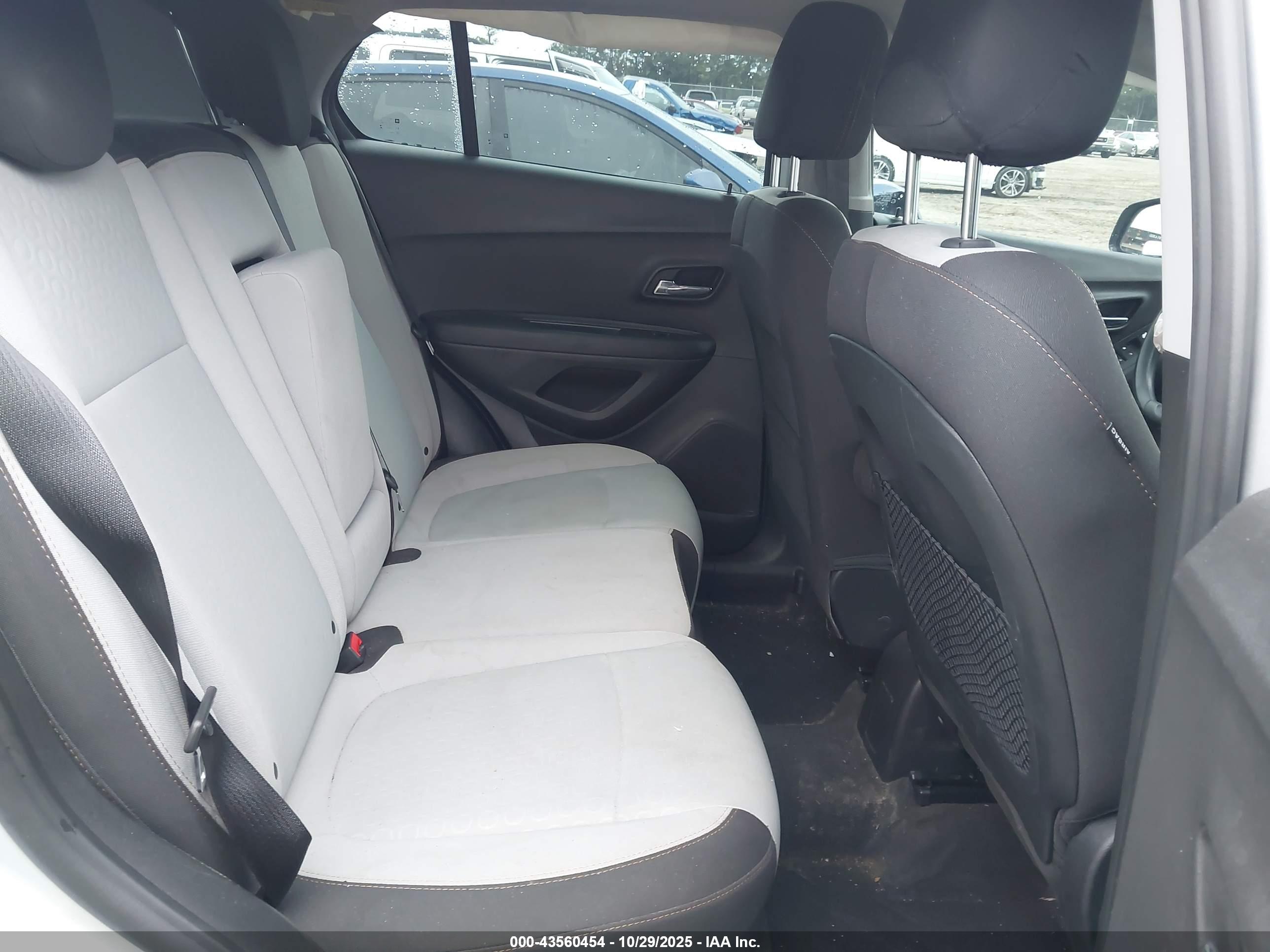 CHEVROLET TRAX image 8