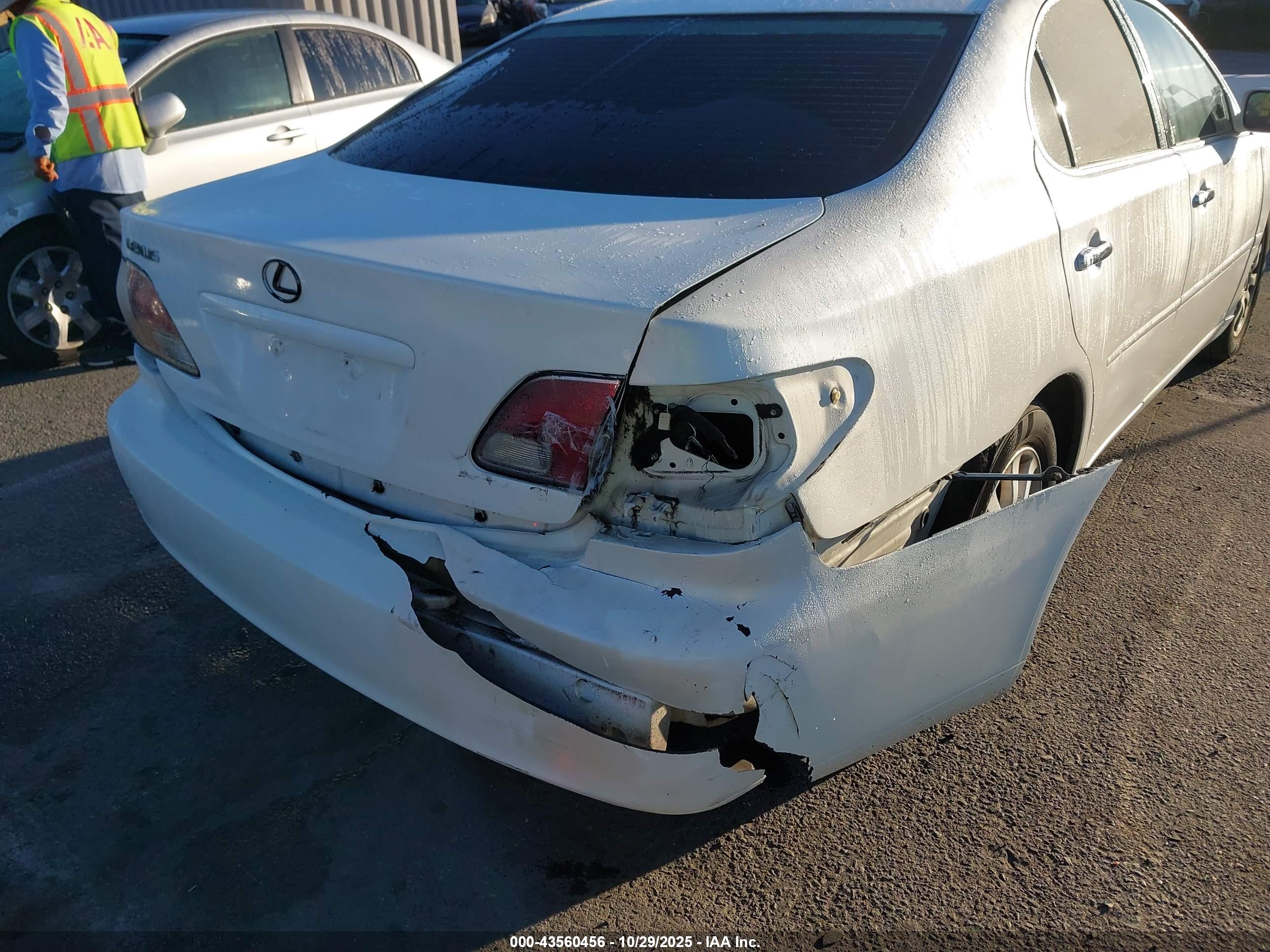 LEXUS ES image 6