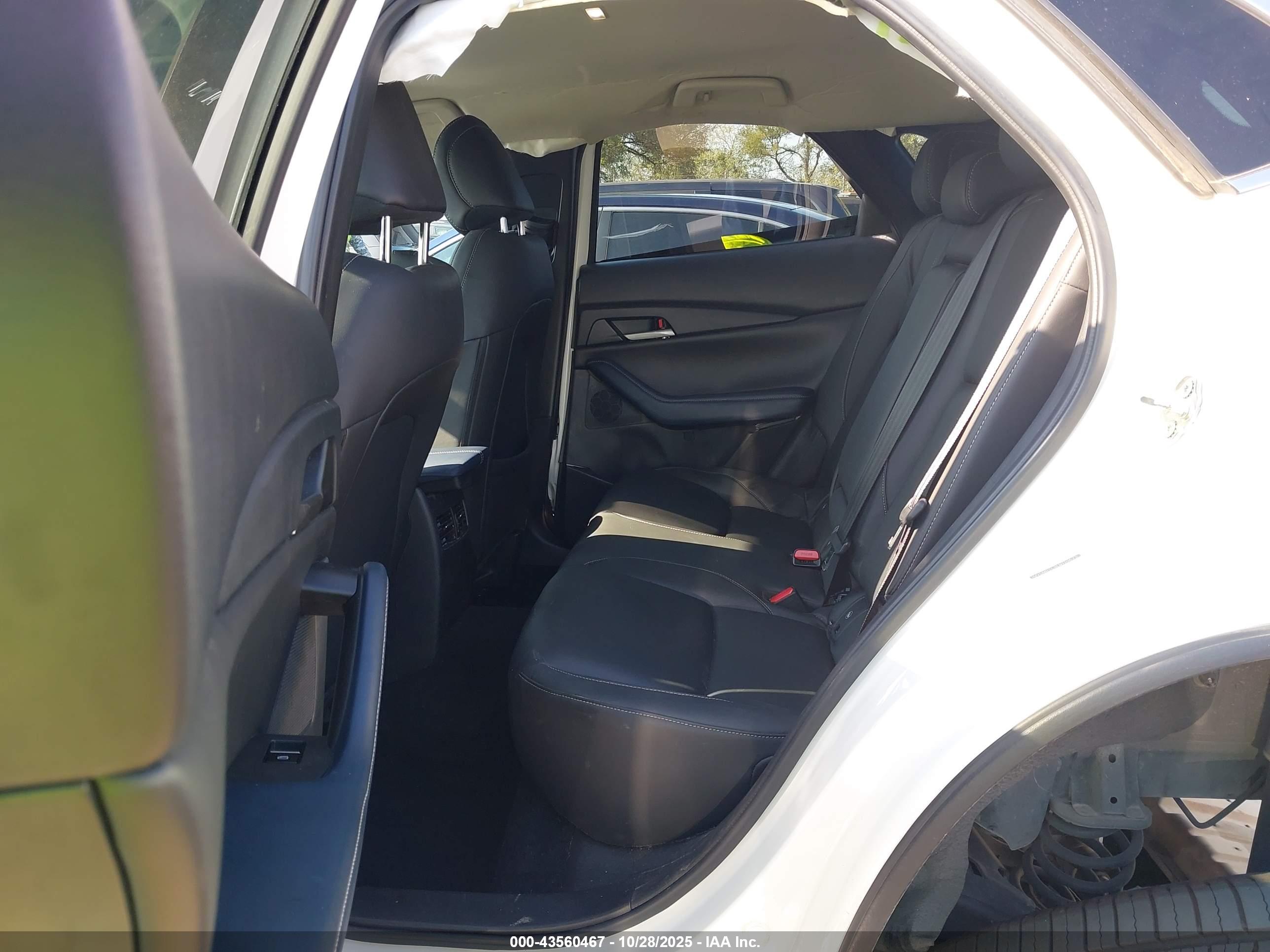 MAZDA CX-30 image 8