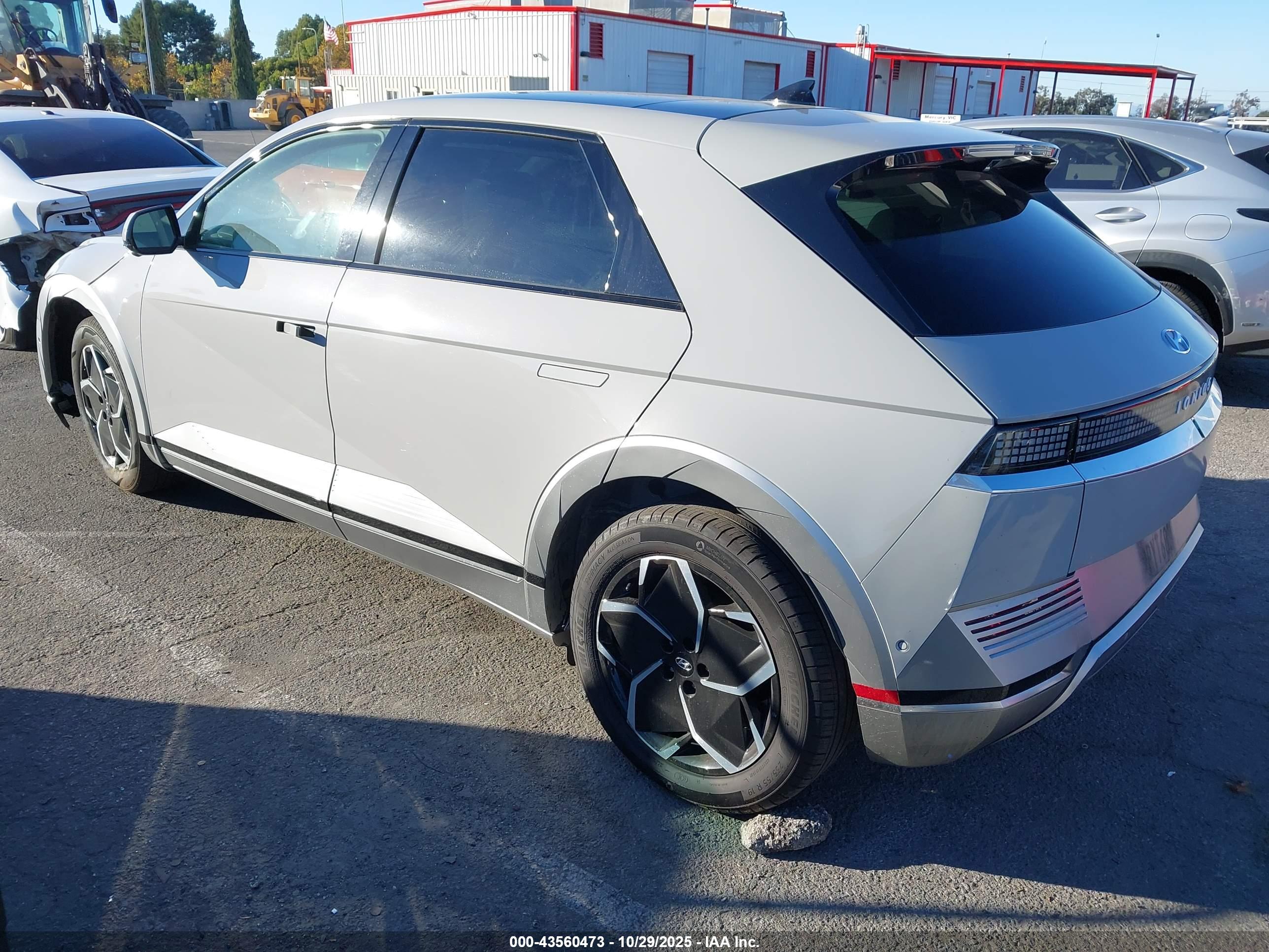 HYUNDAI IONIQ image 3