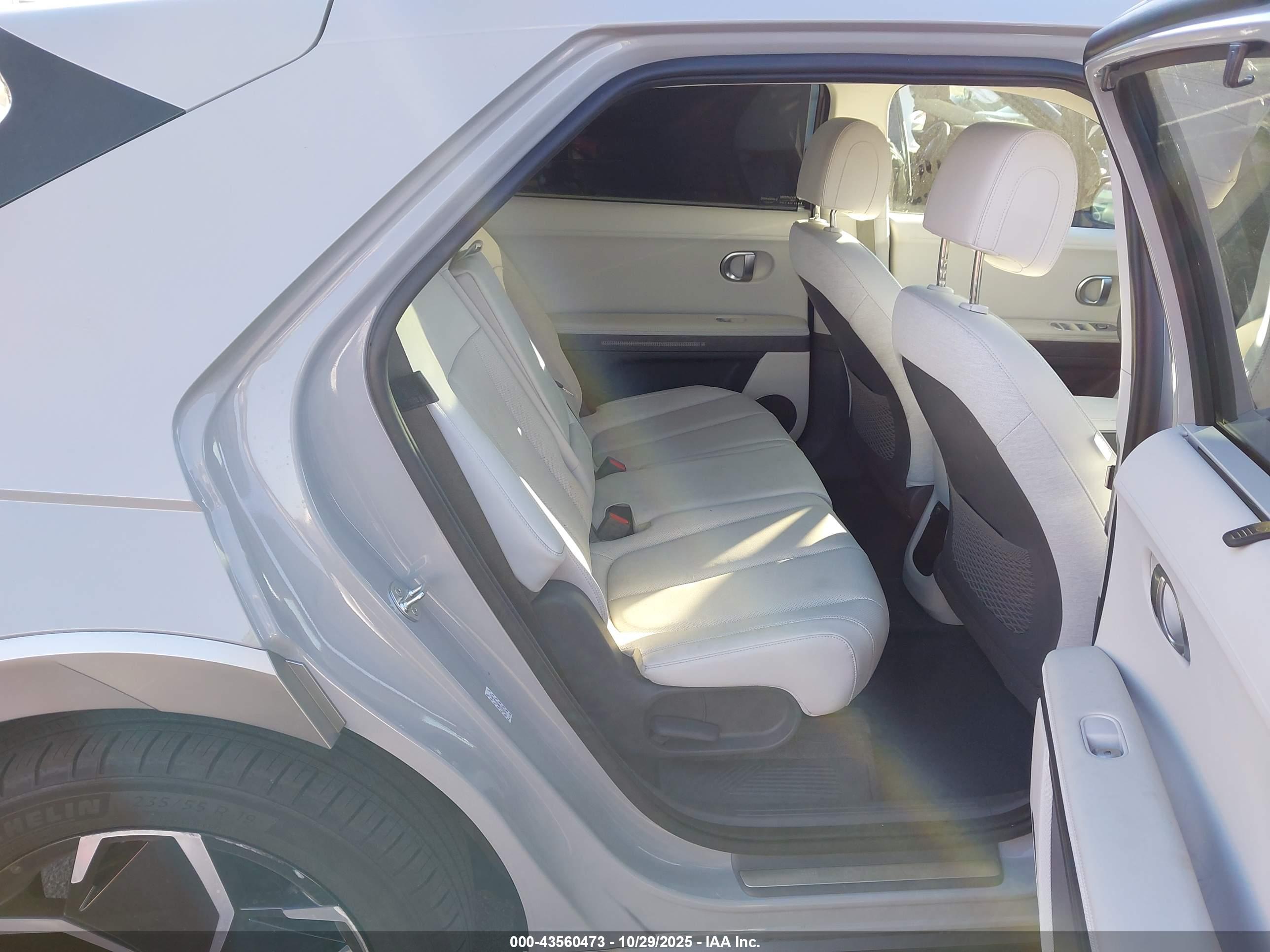 HYUNDAI IONIQ image 8
