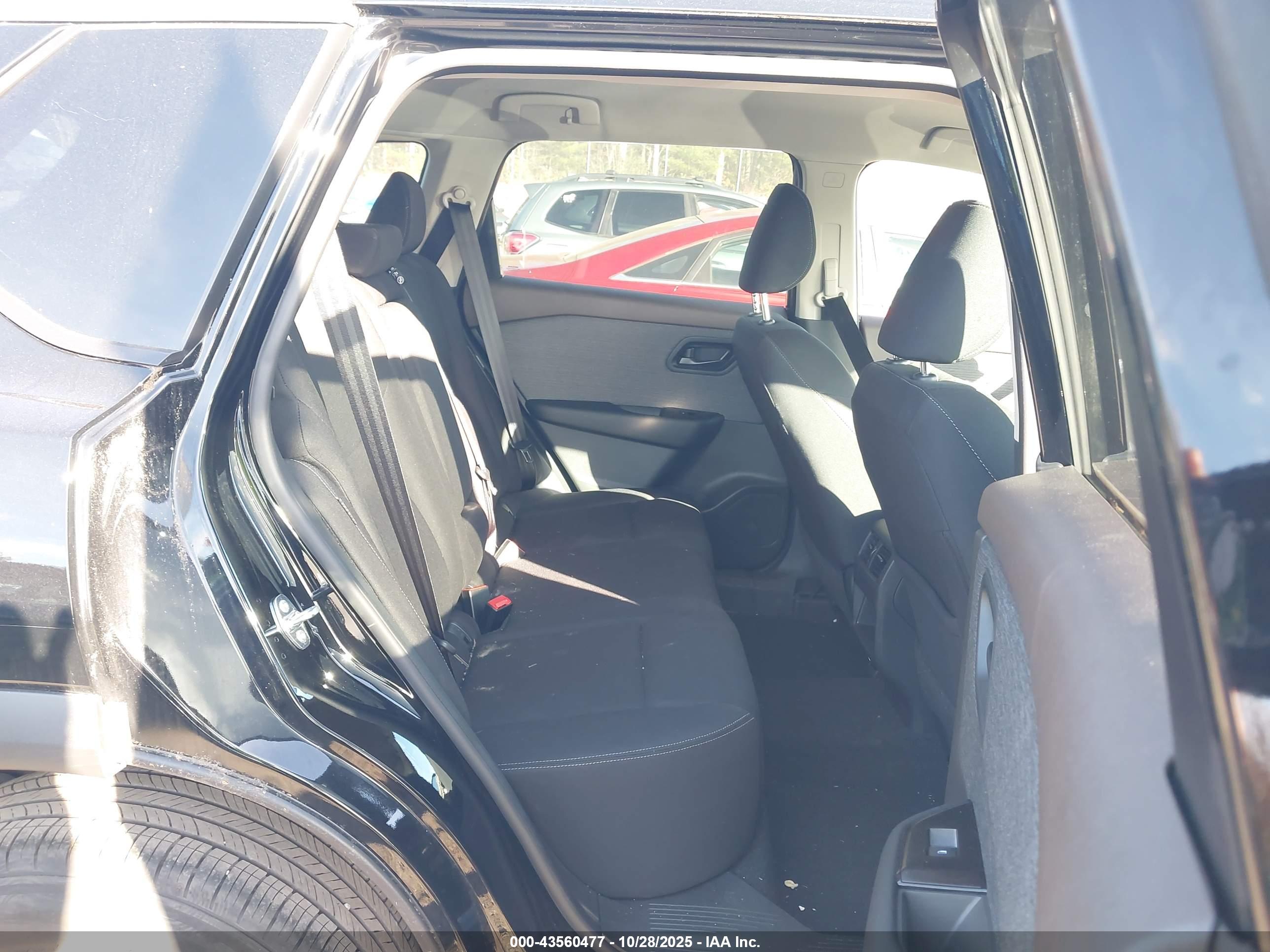 NISSAN ROGUE image 8
