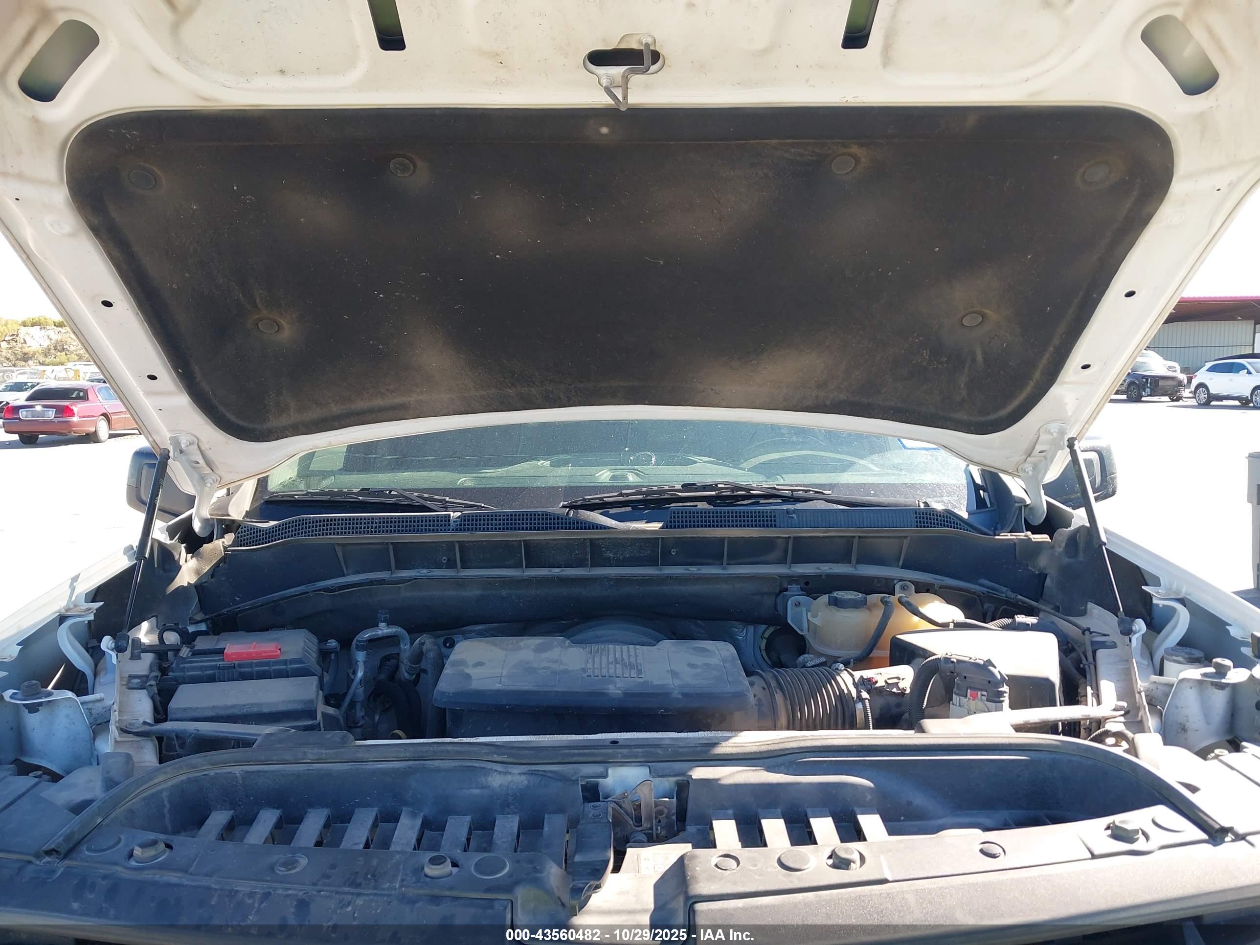 CHEVROLET SILVERADO image 10