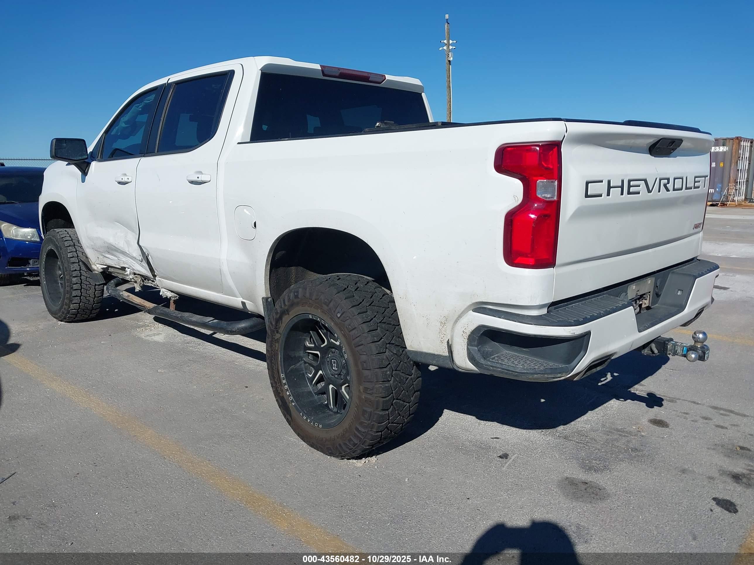 CHEVROLET SILVERADO image 3