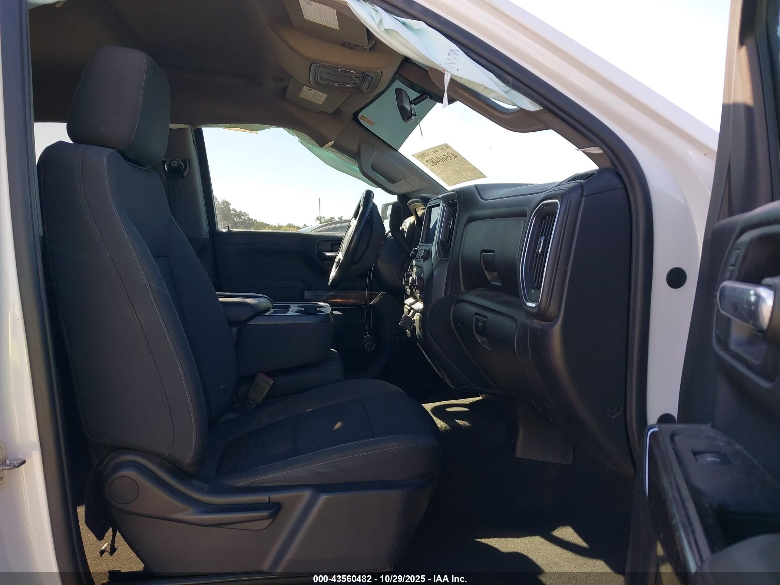 CHEVROLET SILVERADO image 5