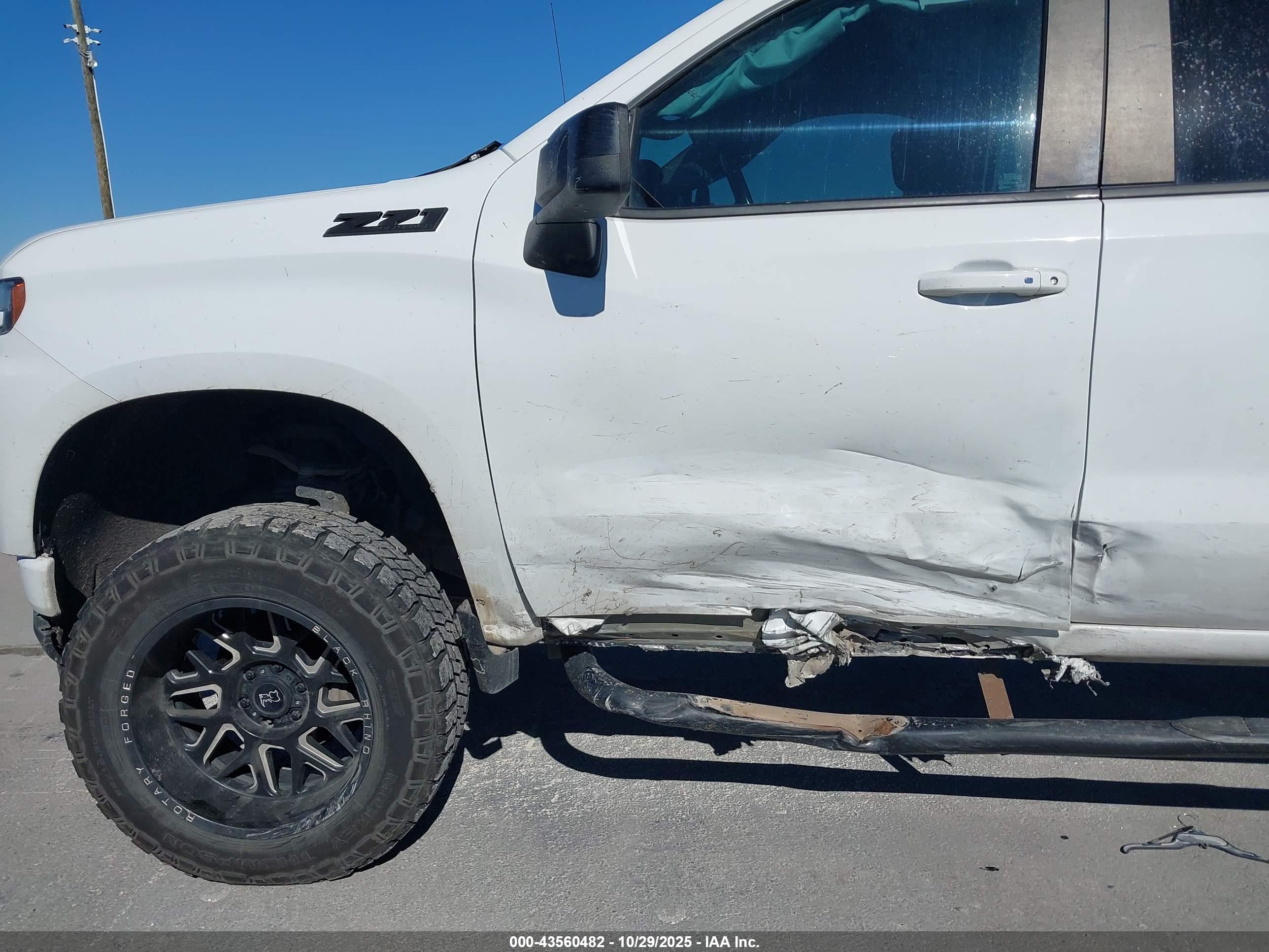 CHEVROLET SILVERADO image 6