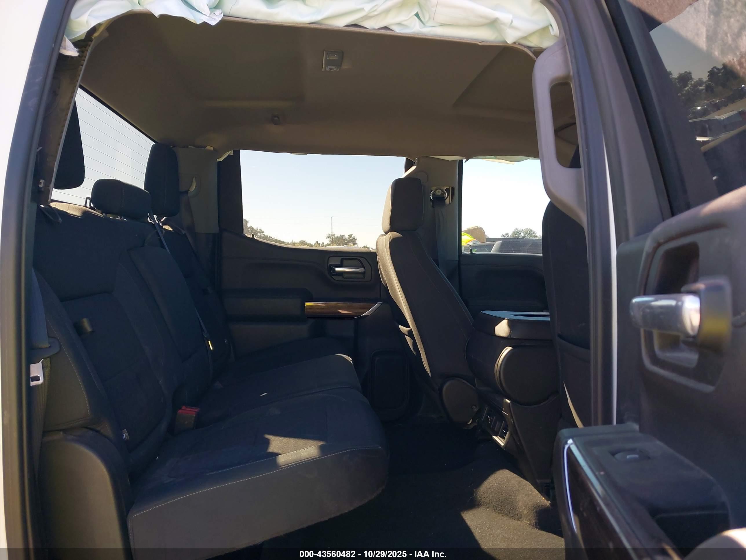 CHEVROLET SILVERADO image 8