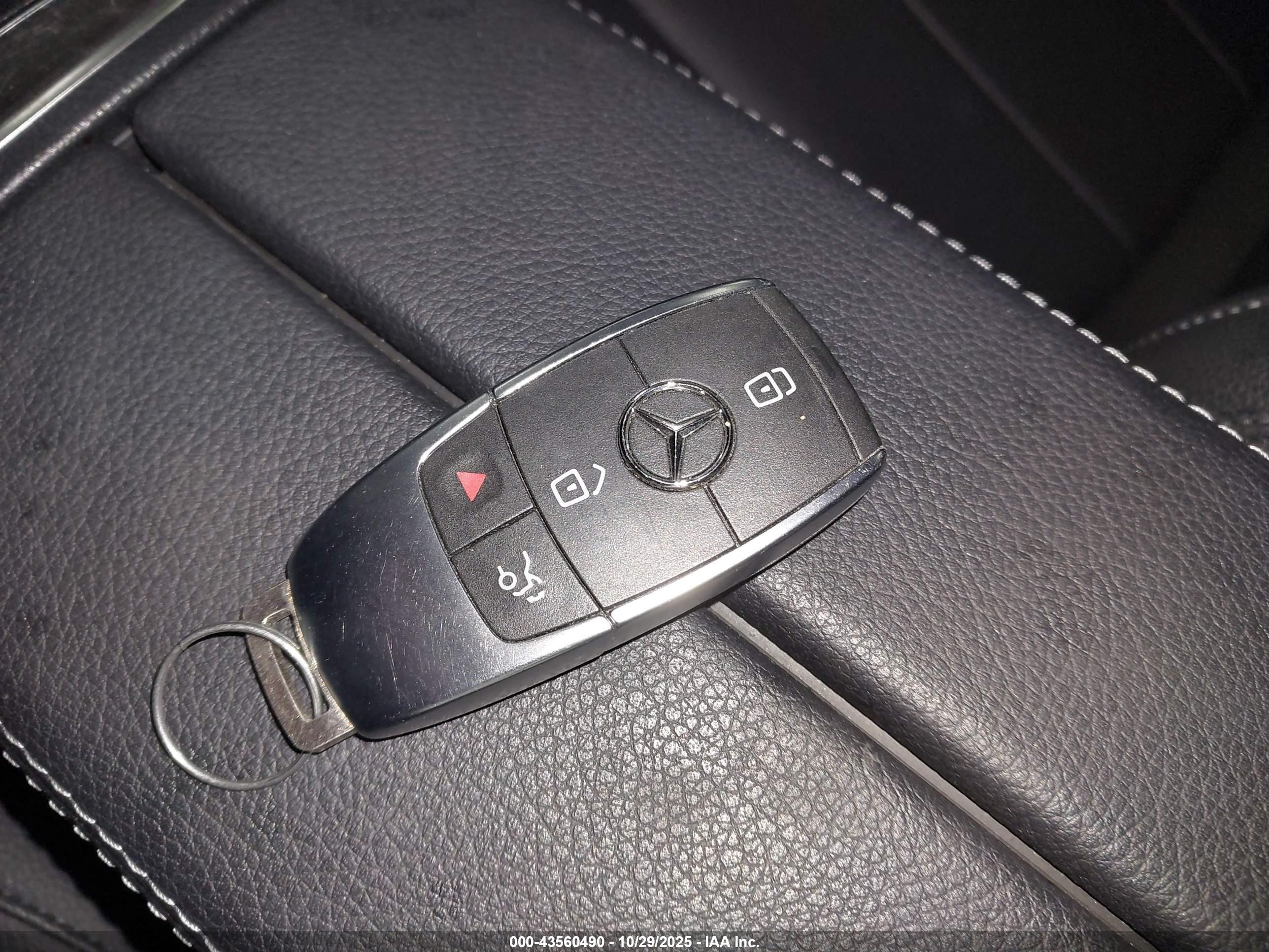 MERCEDES-BENZ GLA image 11