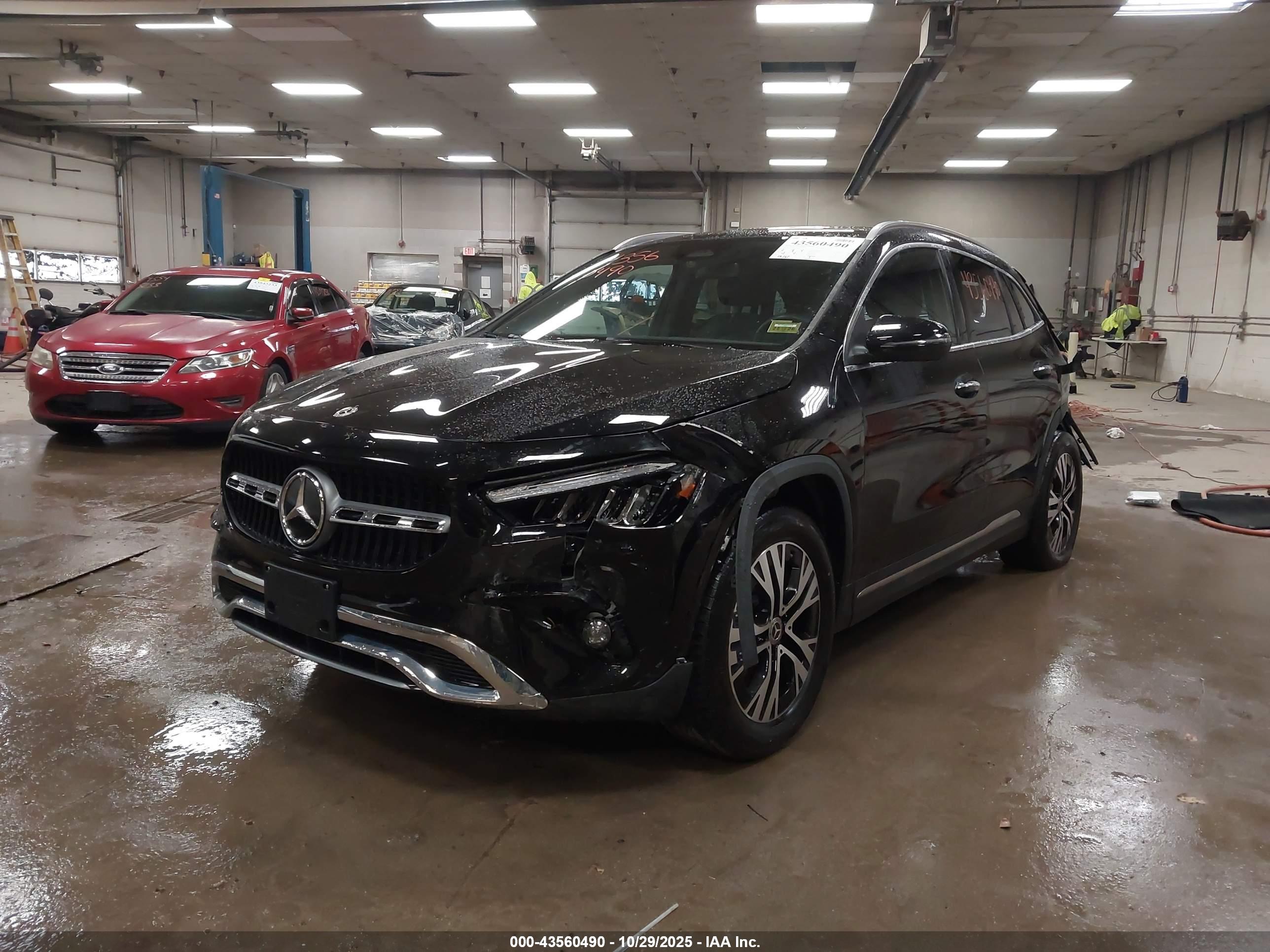 MERCEDES-BENZ GLA image 2