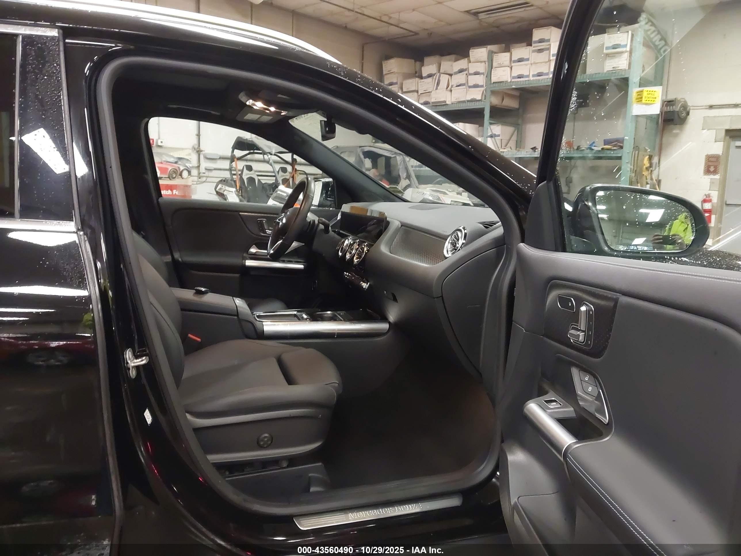 MERCEDES-BENZ GLA image 5