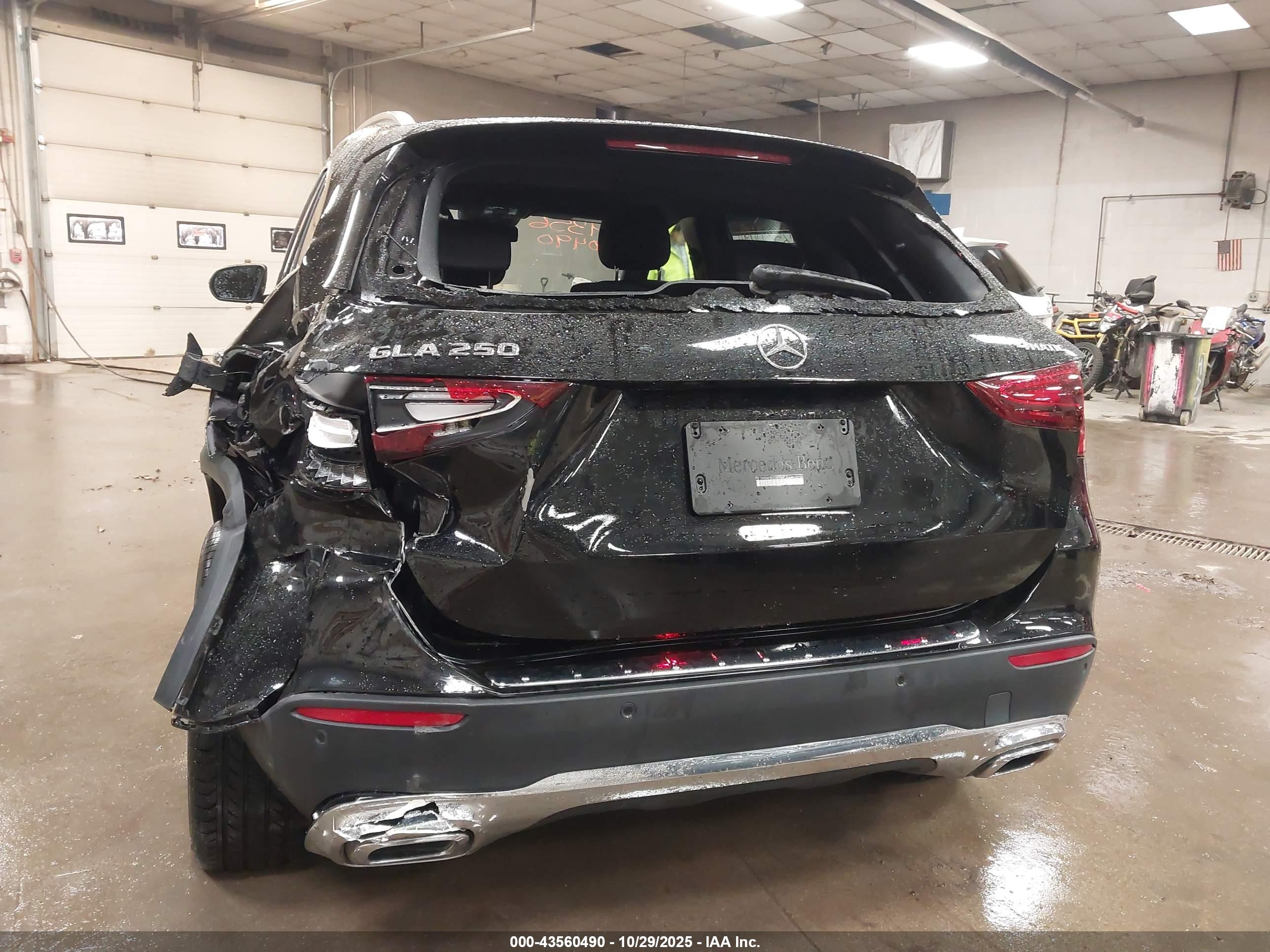 MERCEDES-BENZ GLA image 6