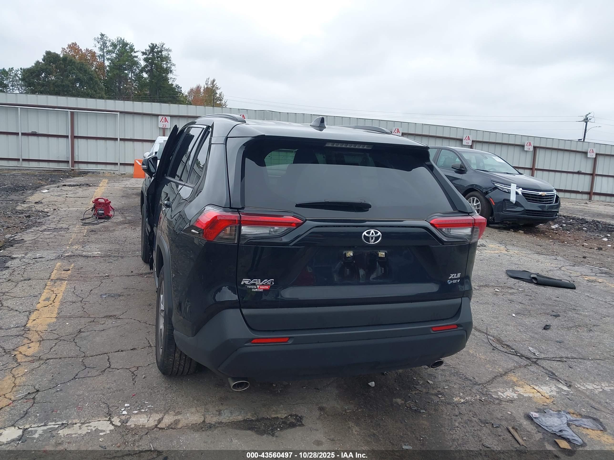 TOYOTA RAV4 image 3