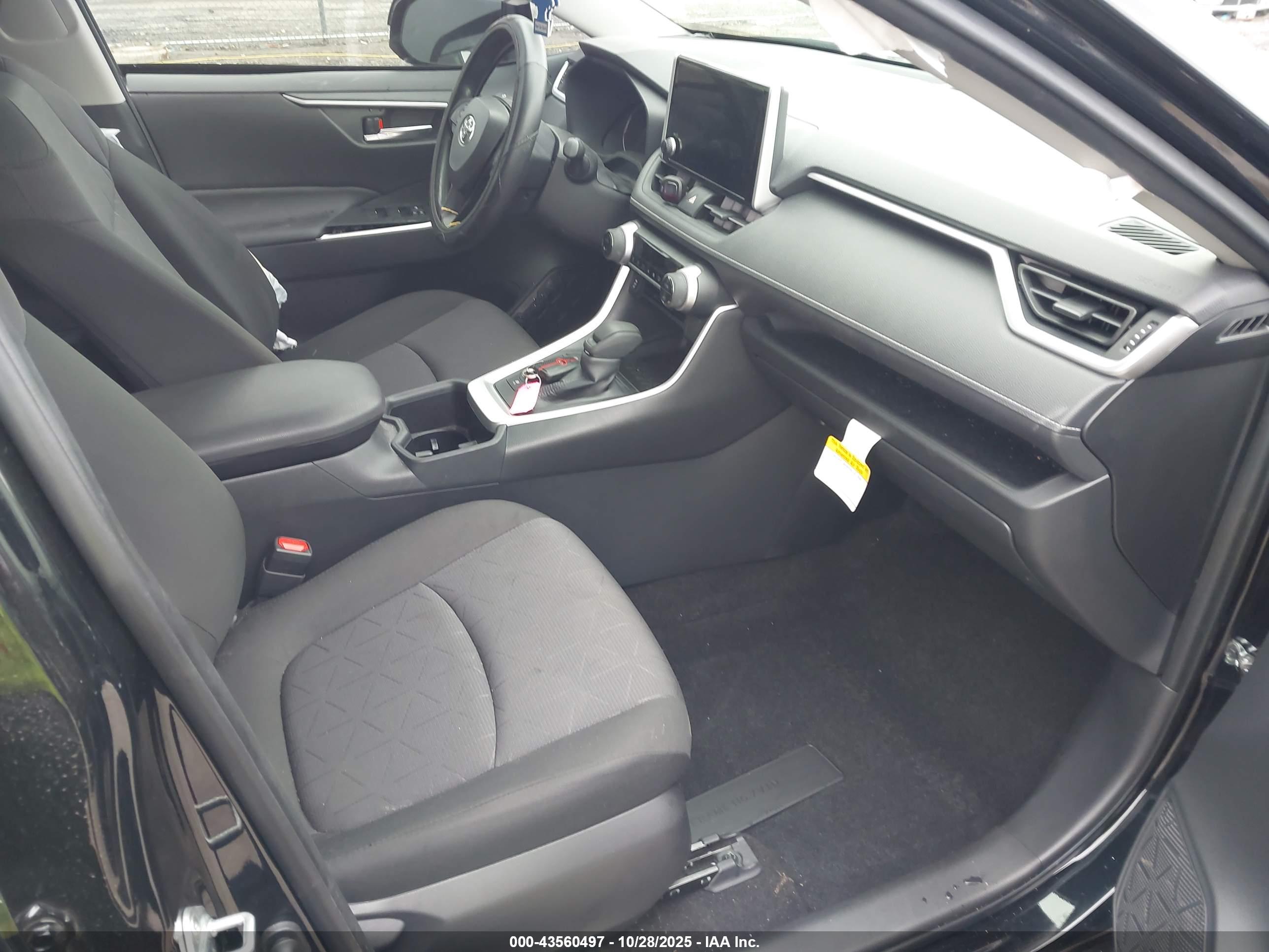 TOYOTA RAV4 image 5