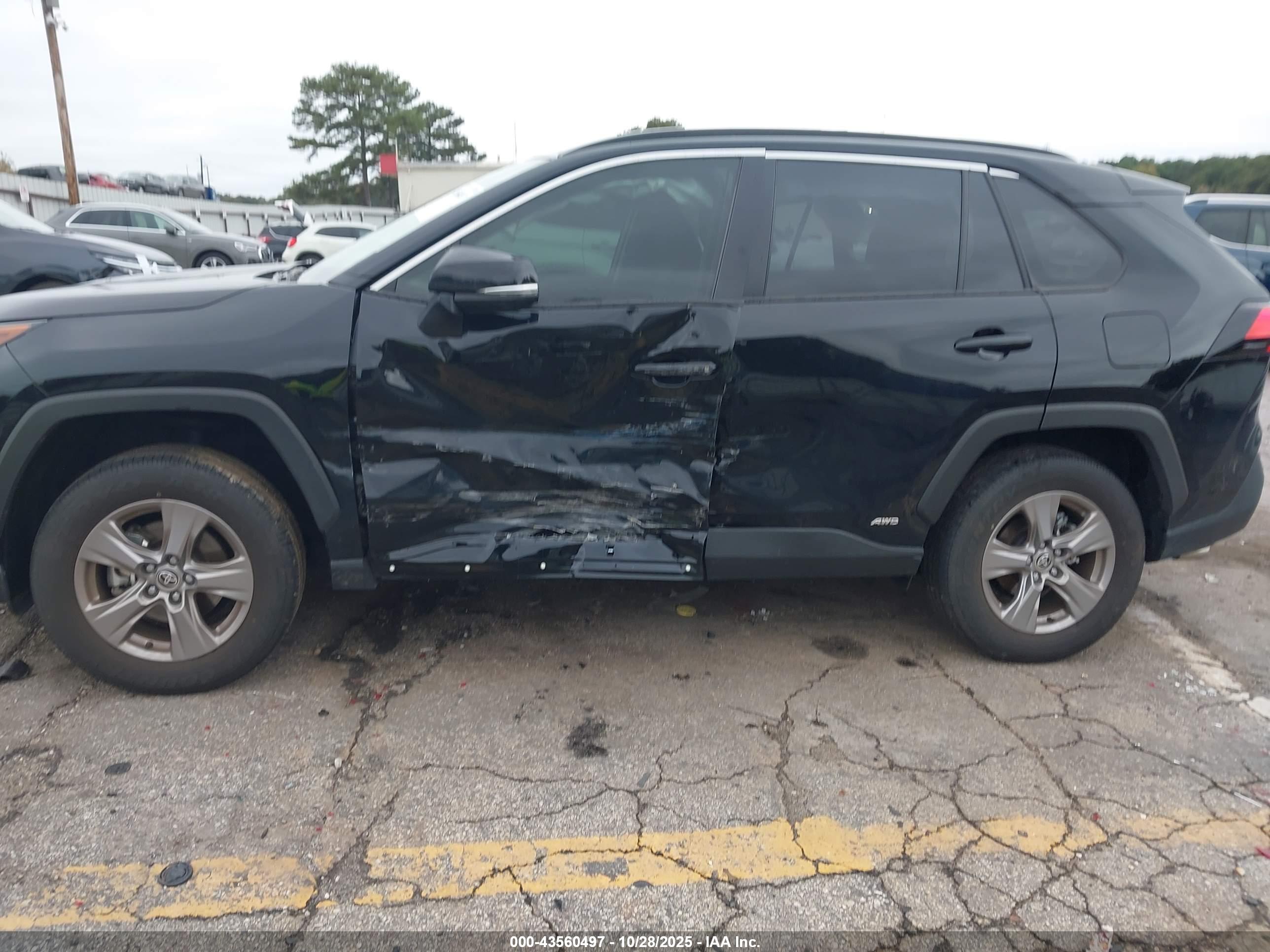 TOYOTA RAV4 image 6