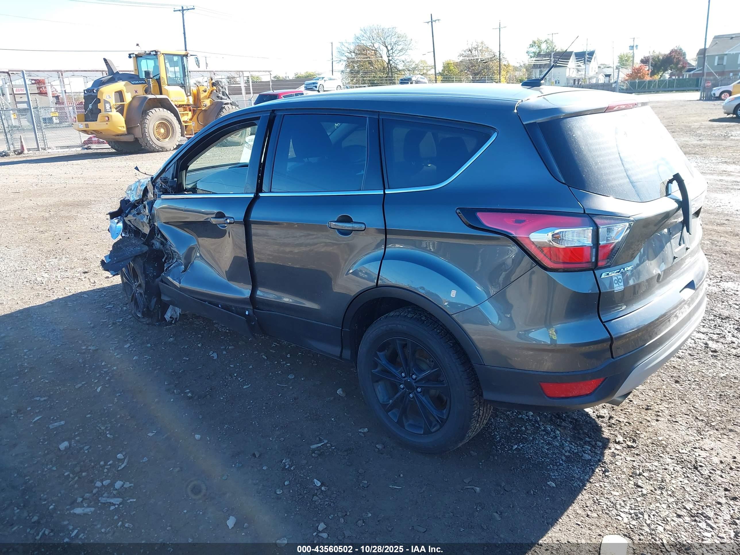 FORD ESCAPE image 3